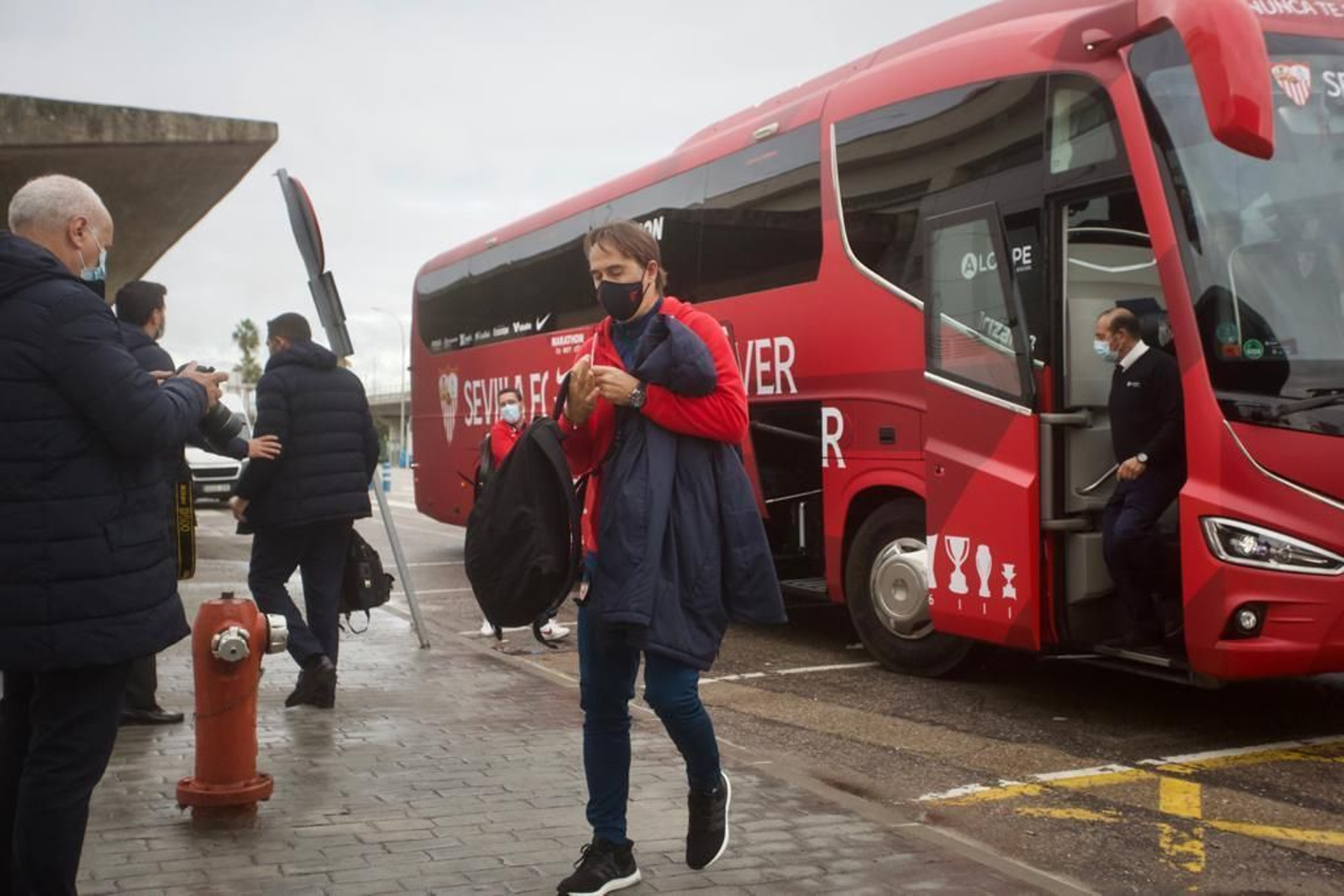 Lopetegui, antes de subirse al avión con destino a Rennes.