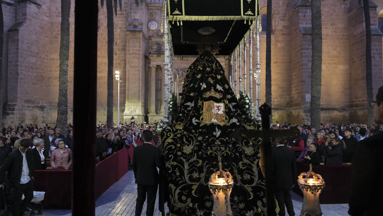Procesión del Santo Entierro en Almería, en imágenes