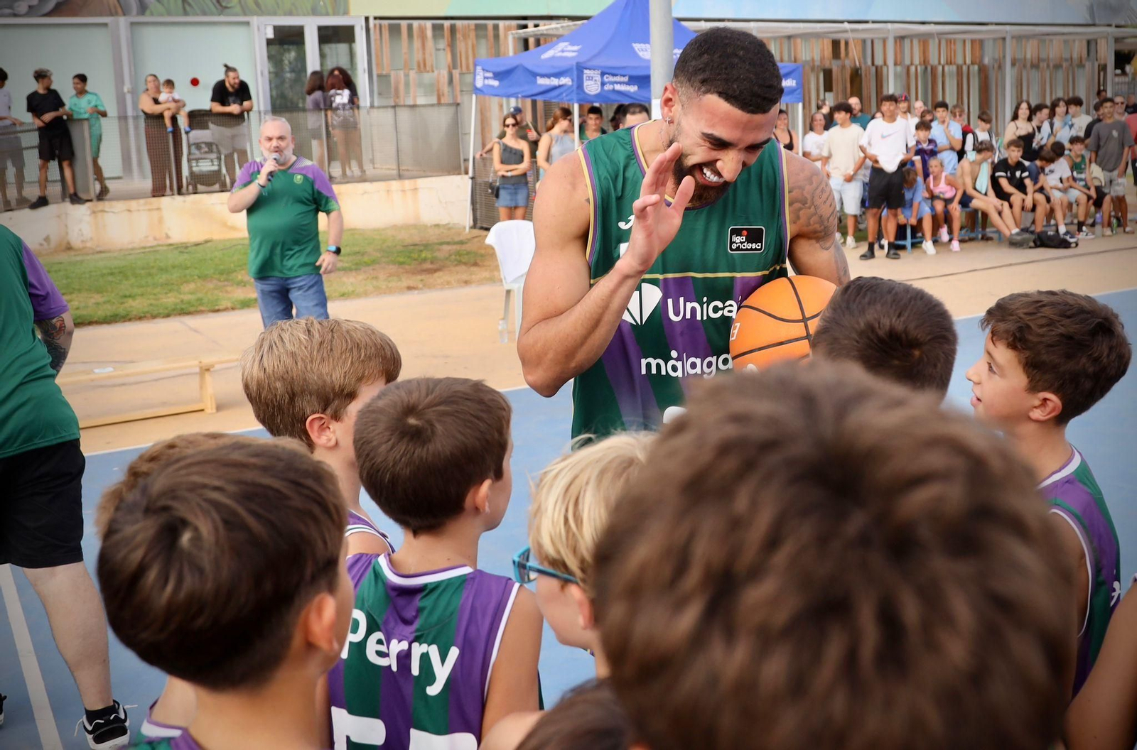 Las fotos de la espectacular presentación de Chris Duarte con el Unicaja en el Parque del Oeste