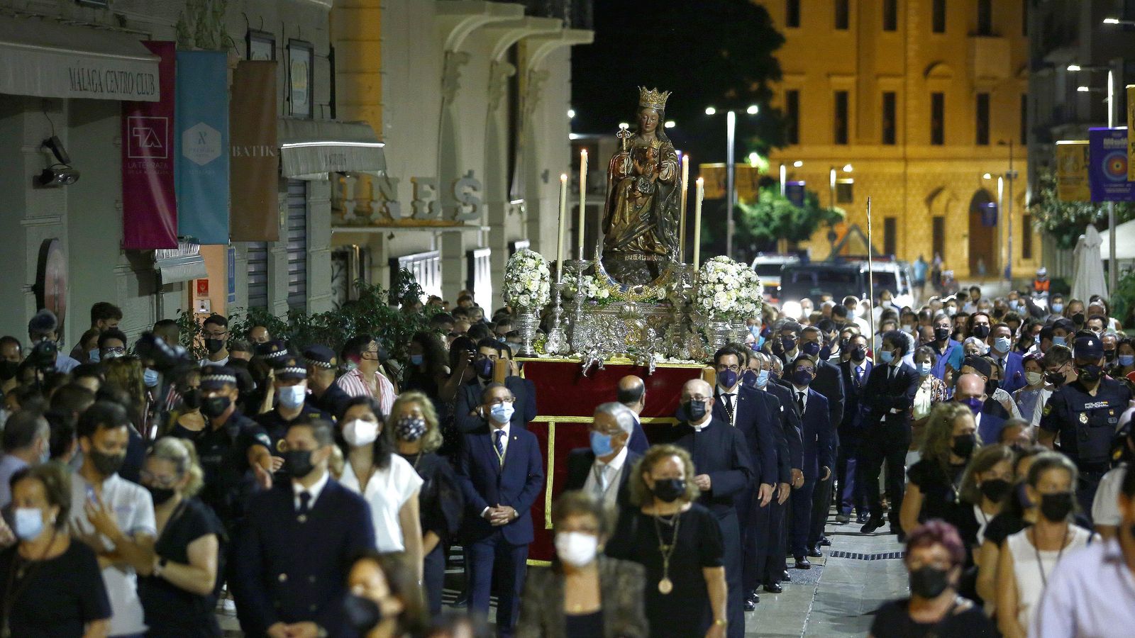 La Virgen de la Victoria en la calle Alcazabilla.