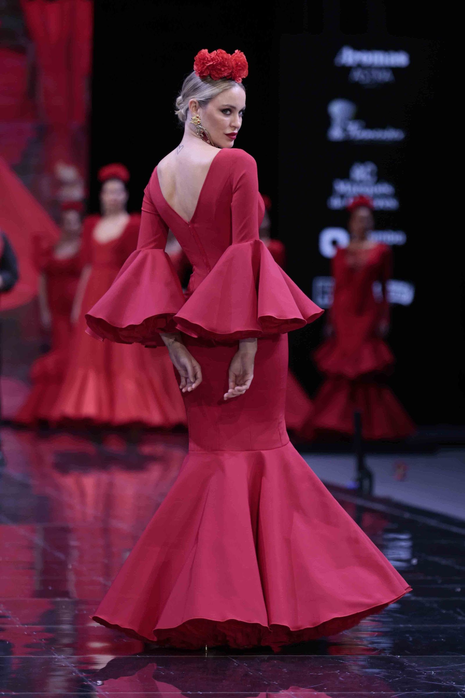 Desfile de Pilar Rubio en SIMOF de 2024, todas las fotos