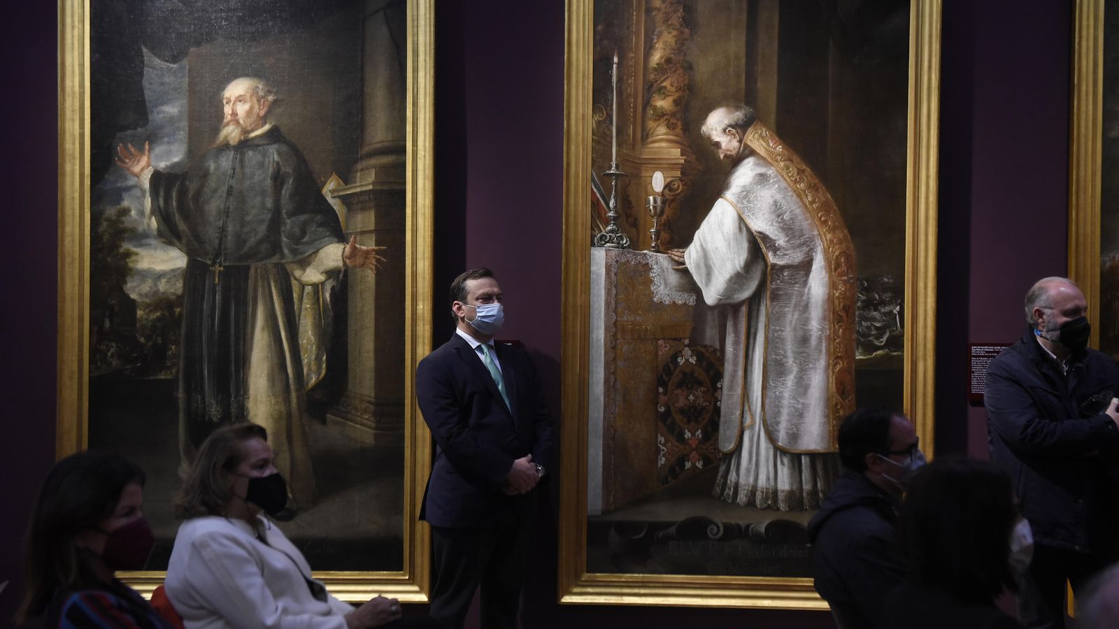 Última sala de la muestra, dedicada a sus series para órdenes religiosas.