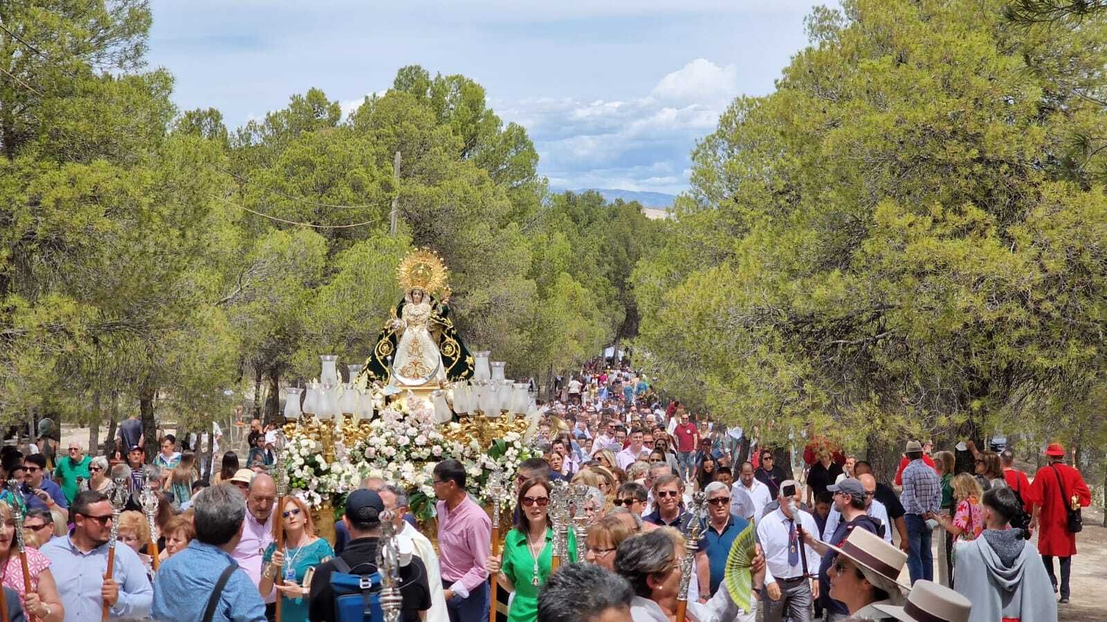 Subida de la Virgen a la Ermita, la primera de las salidas que hace durante las fiestas.