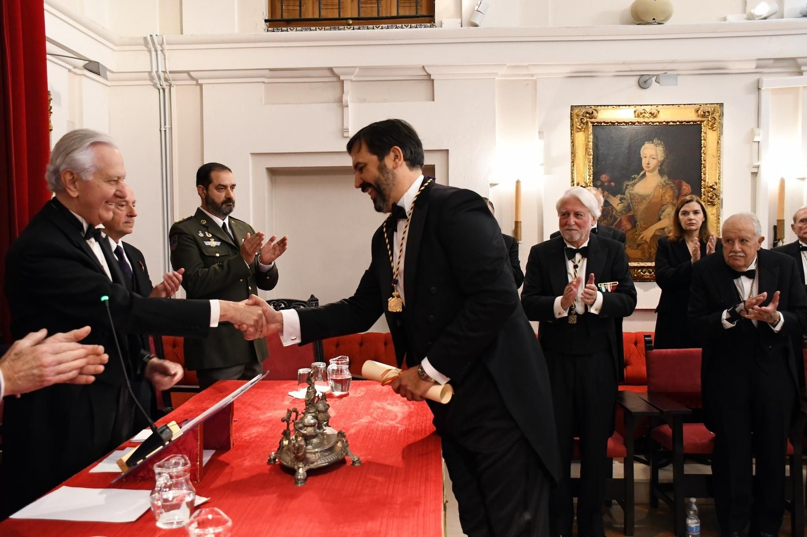 El doctor Alberto García-Perla ingresa en la Academia de Medicina  y Cirugía de Sevilla