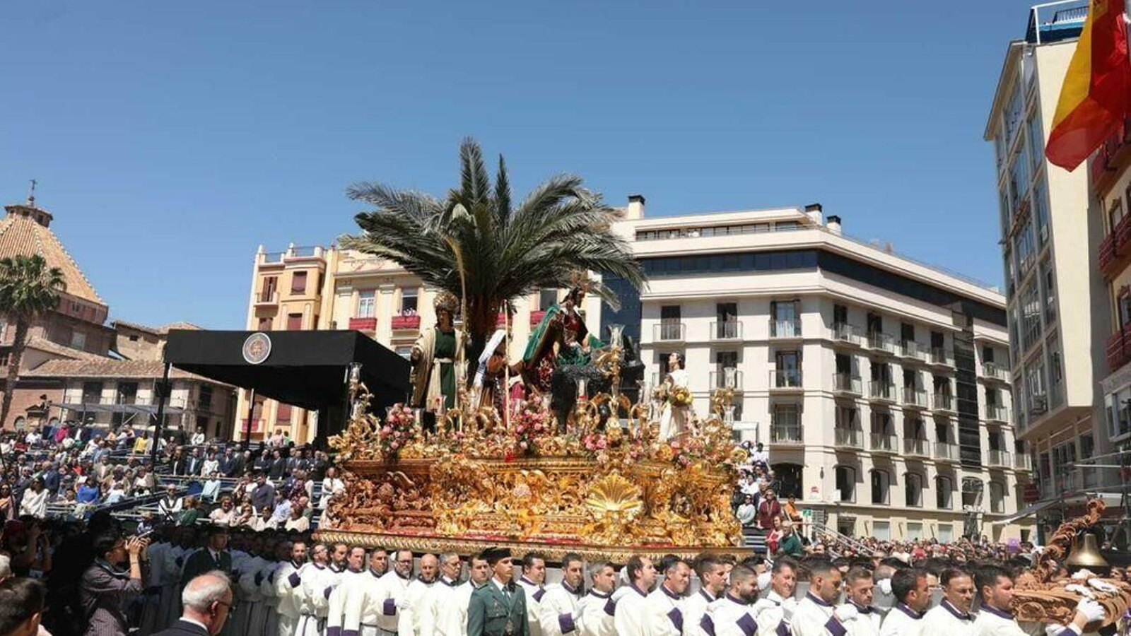 Nuestro Padre Jesús entrando en Jerusalén en la tribuna oficial de 2019.