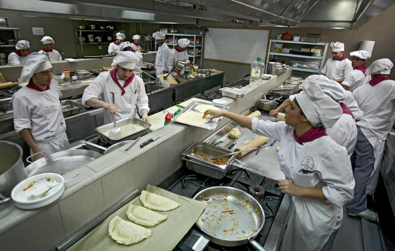 Una imagen de archivo de alumnos de la Escuela de Hostelería de Cádiz.