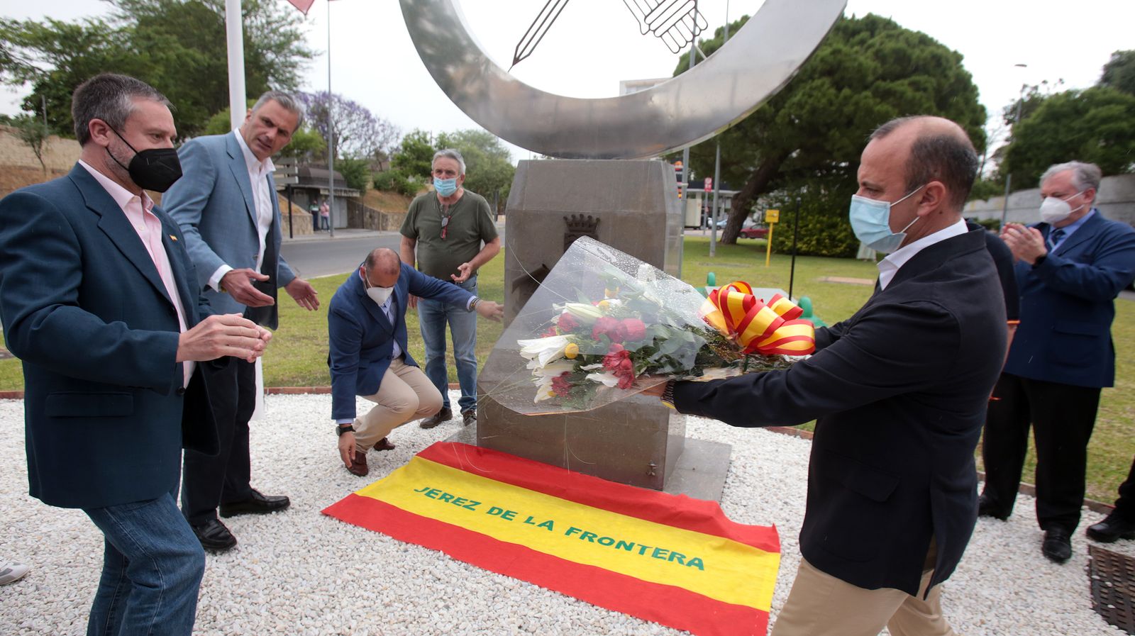 Ortega Smith asiste al homenaje de Vox al guardia civil Agustín Cárdenas en Jerez