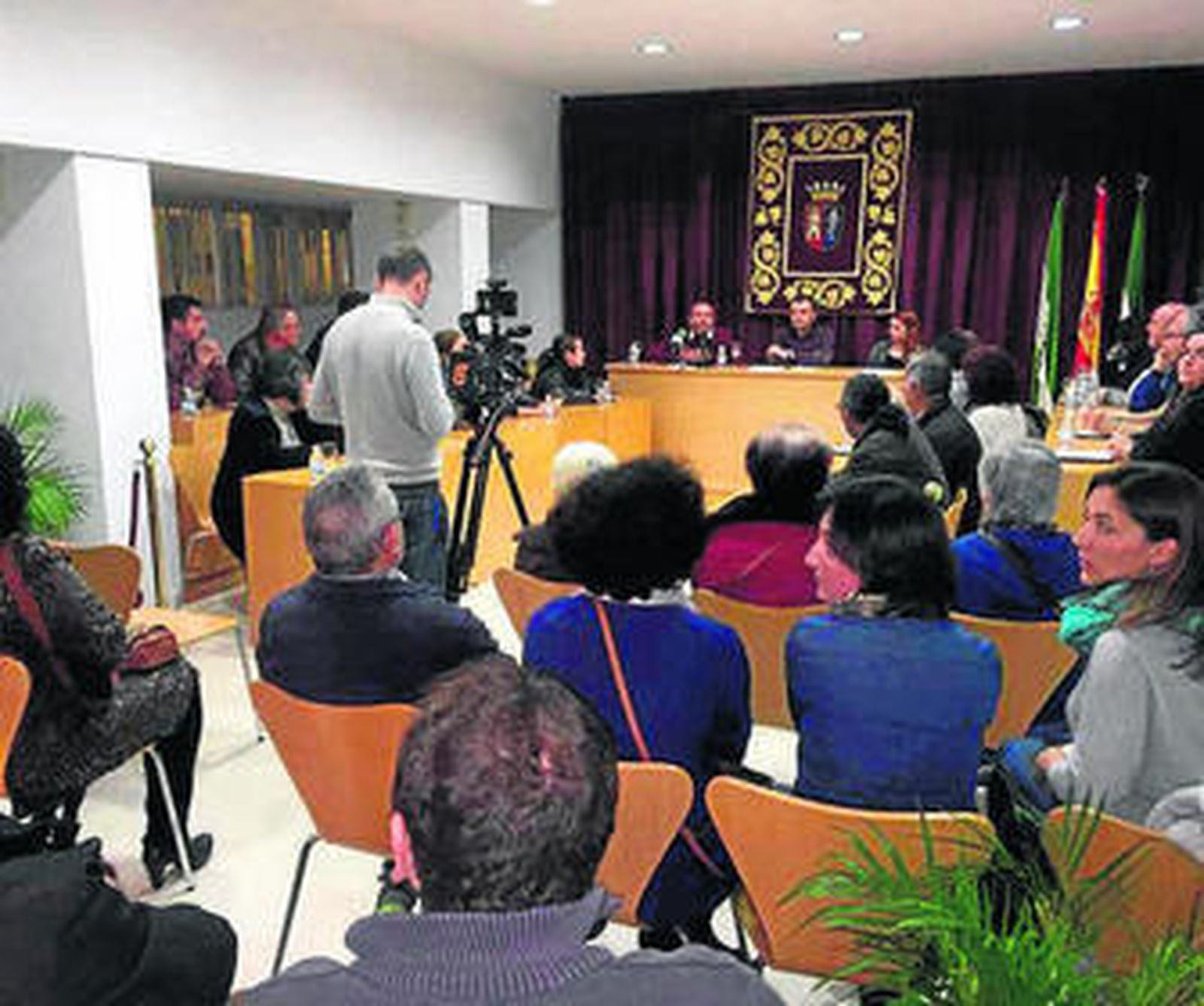 El salón de plenos acogió la entrega de los presupuestos participativos.