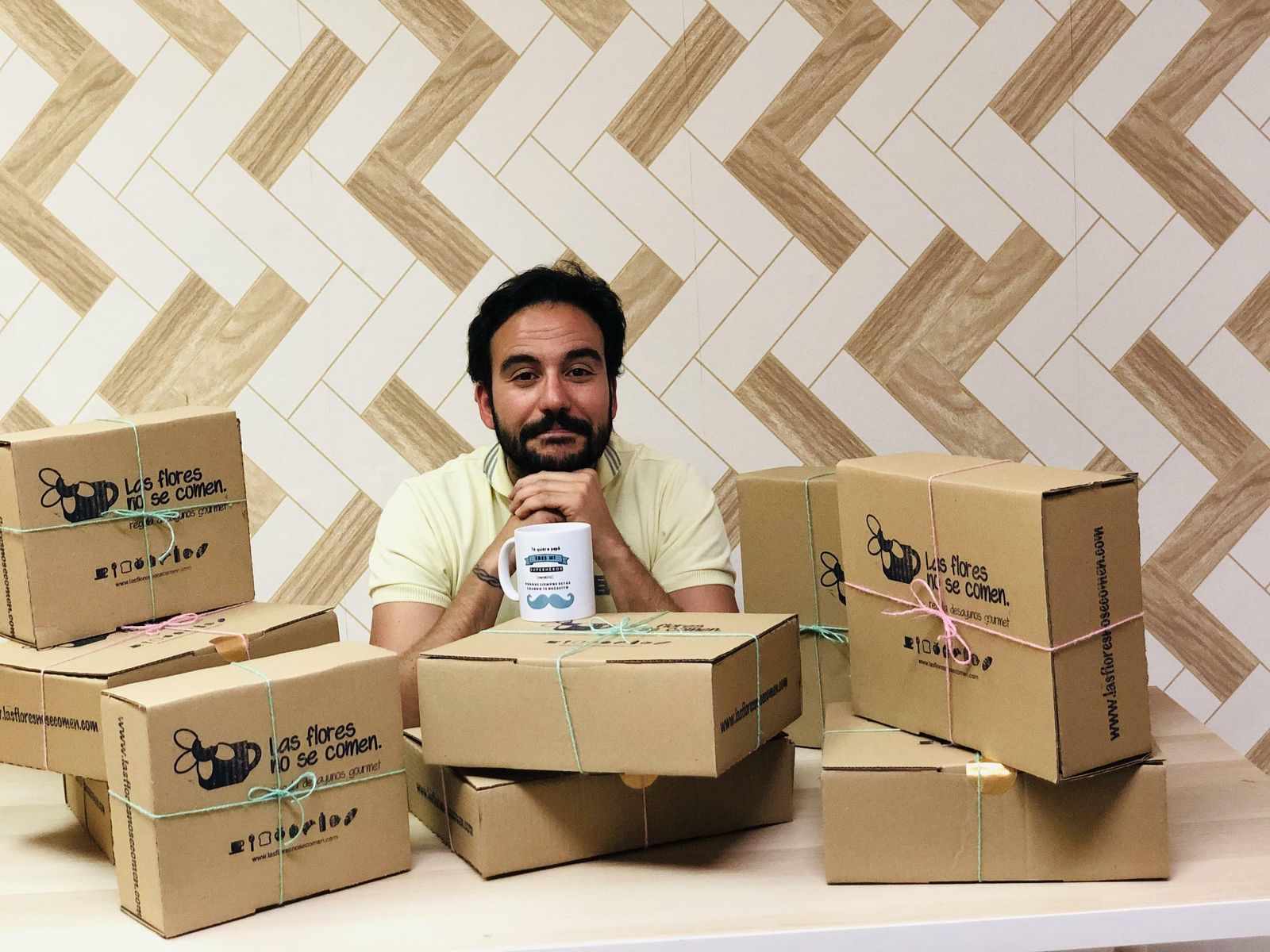 Ismael Rodríguez se encuentra al frente de 'Las flores no se comen'.