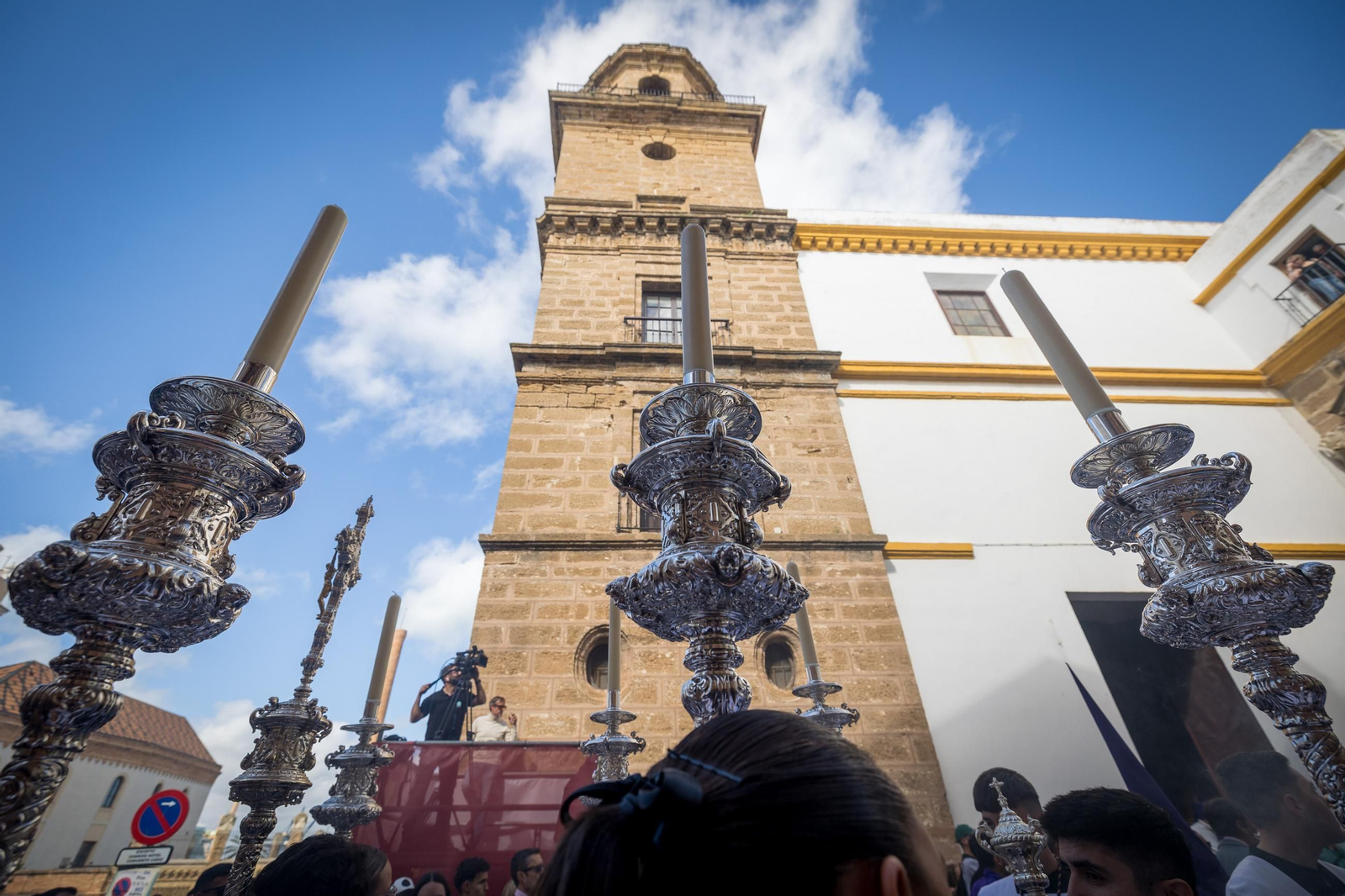 Imágenes de la salida de Cigarreras en la Semana Santa de Cádiz 2025