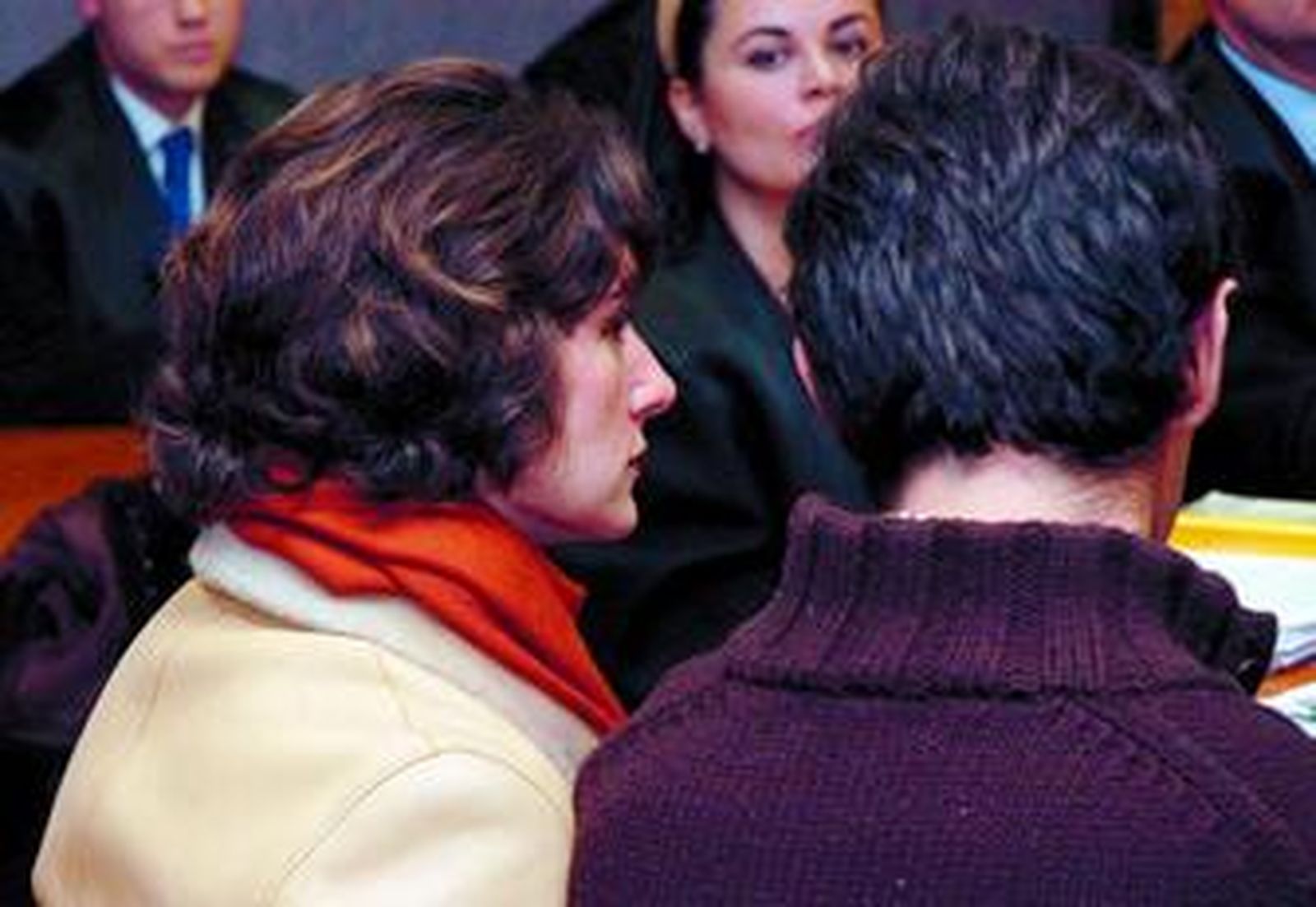 Telma Ortiz junto a su pareja durante la vista celebrada el pasado lunes en Toledo.