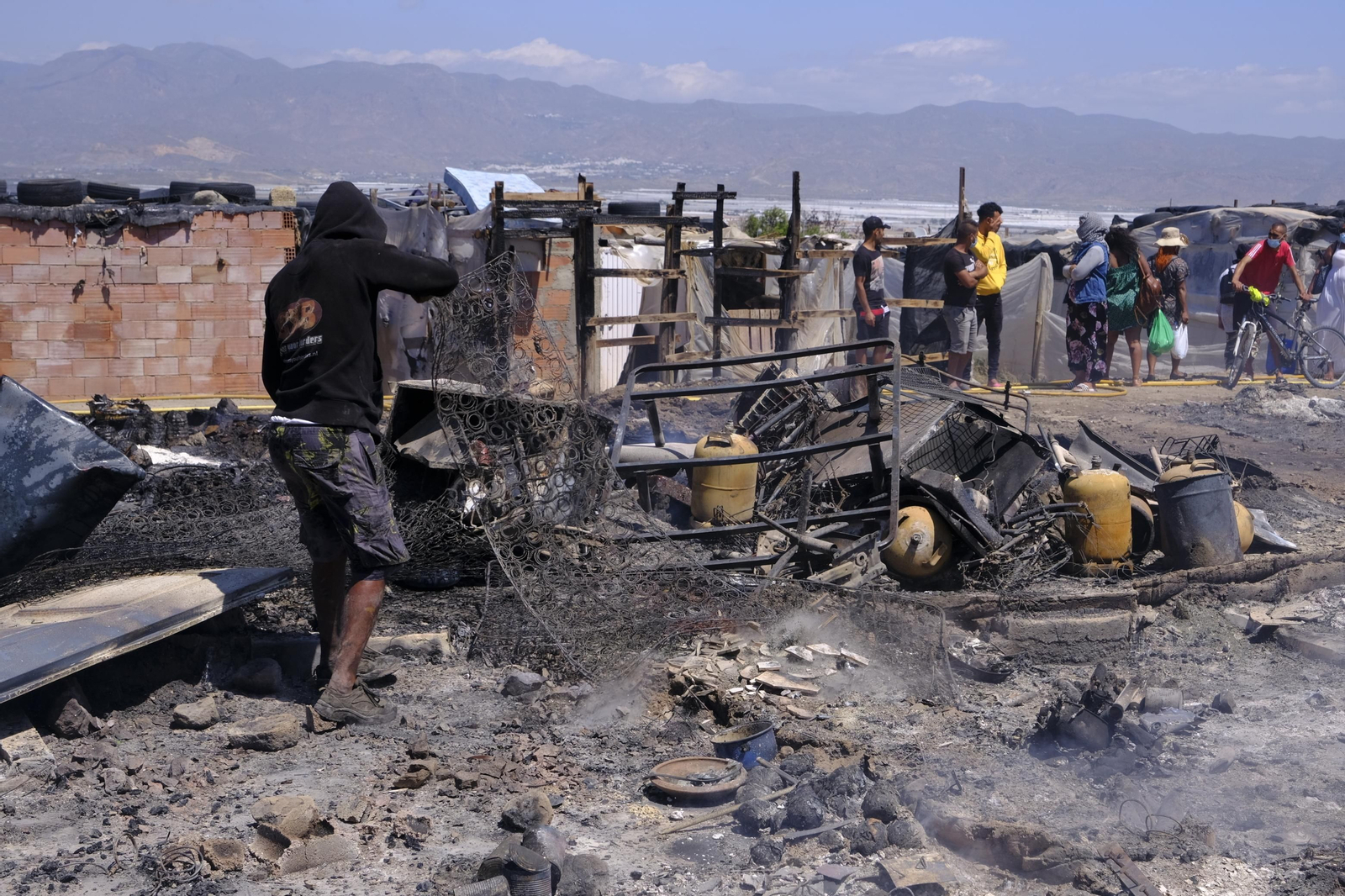 Fotogalería incendio asentamiento de chabolas en Atochares-Níjar (Almería)