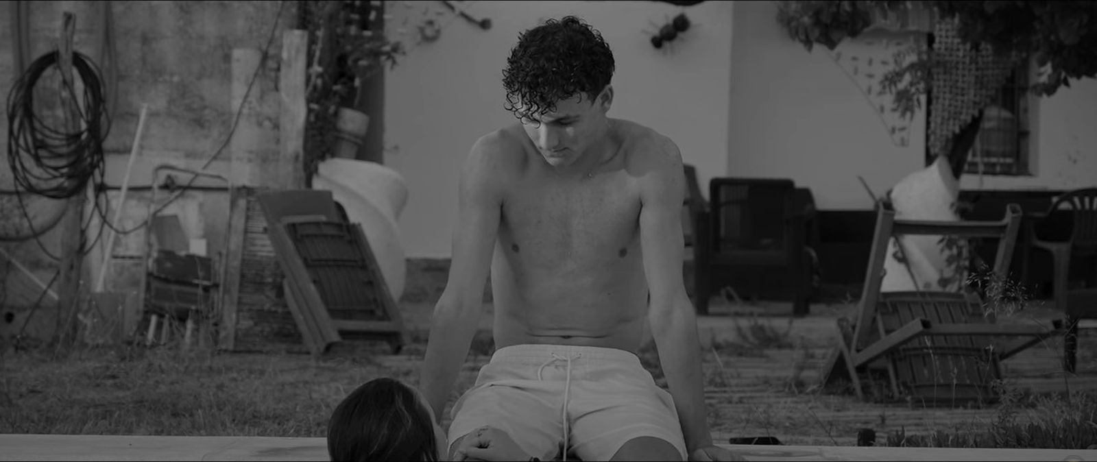 Hugo Trillo en una escena del cortometraje 'Vienen de Noche', de dirige y protagoniza