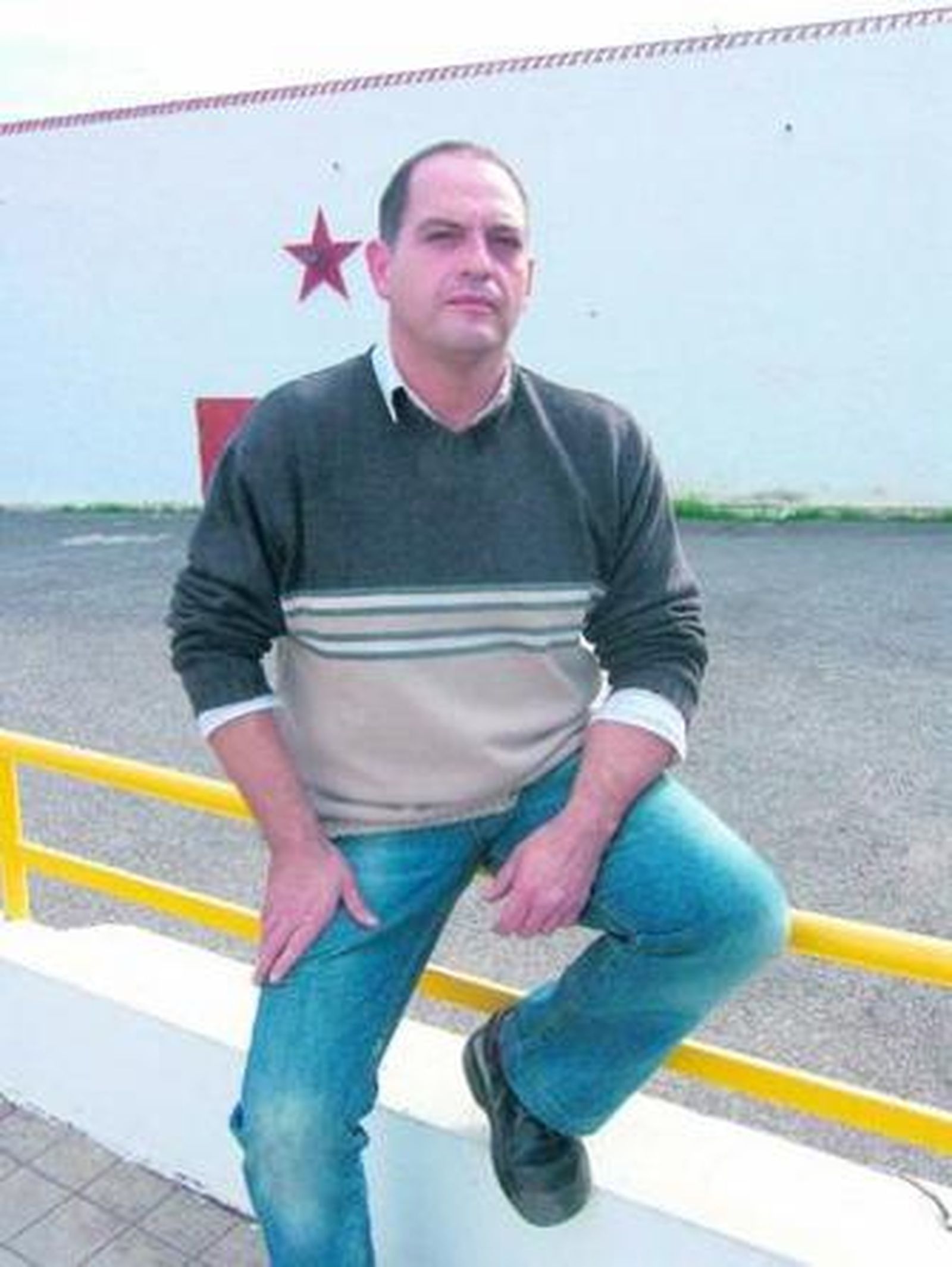 arriba.Walt Disney, radiante con uno de sus dibujos.  abajo. Manolo Pérez y Juan José Pérez, los dos implicados en el documental.