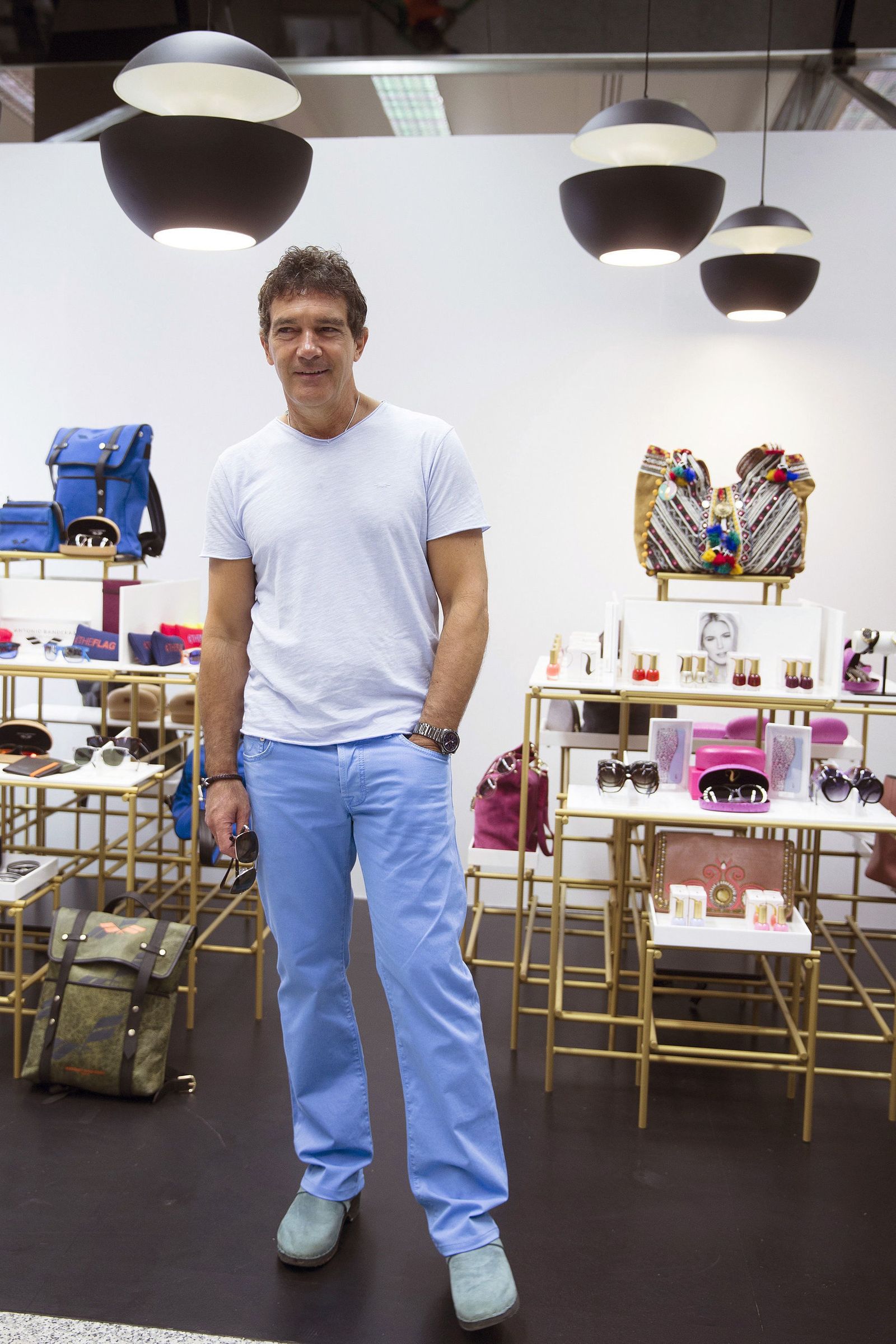 Antonio Banderas posa durante la presentación de su nueva línea de complementos