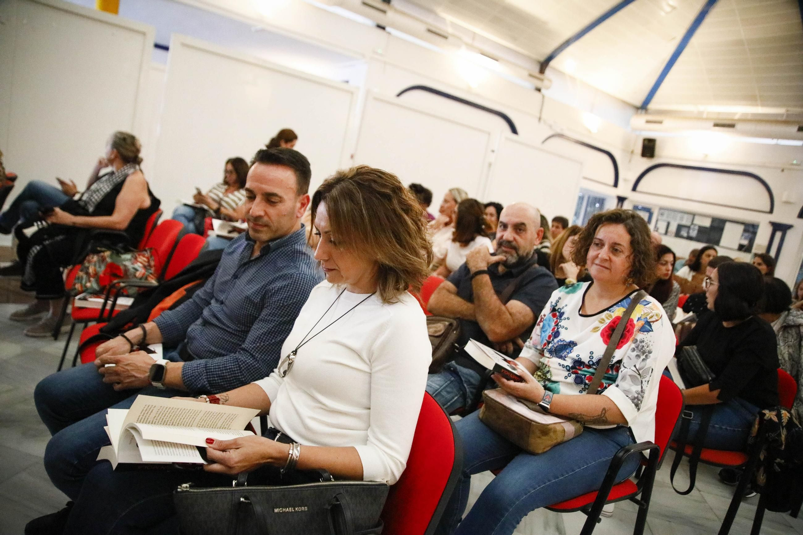 Las imágenes de la presentación del libro "El Clan" de Carmen Mola en Mojácar