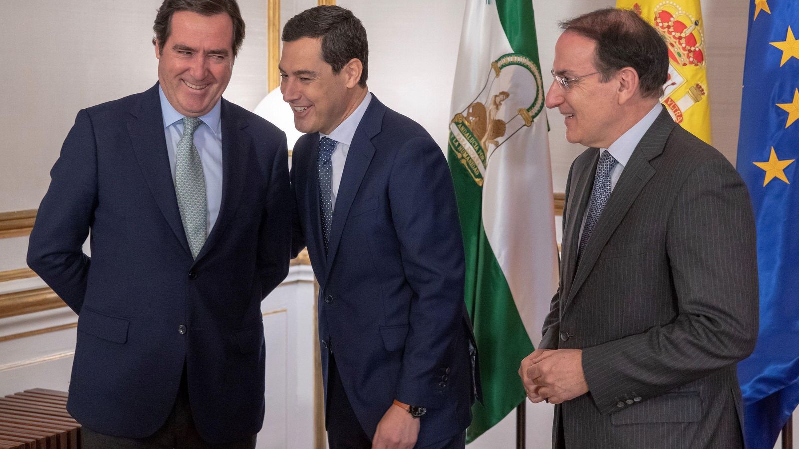 Imagen de archivo de Antonio Garamendi, Juan Manuel Moreno Bonilla y Javier González de Lara.