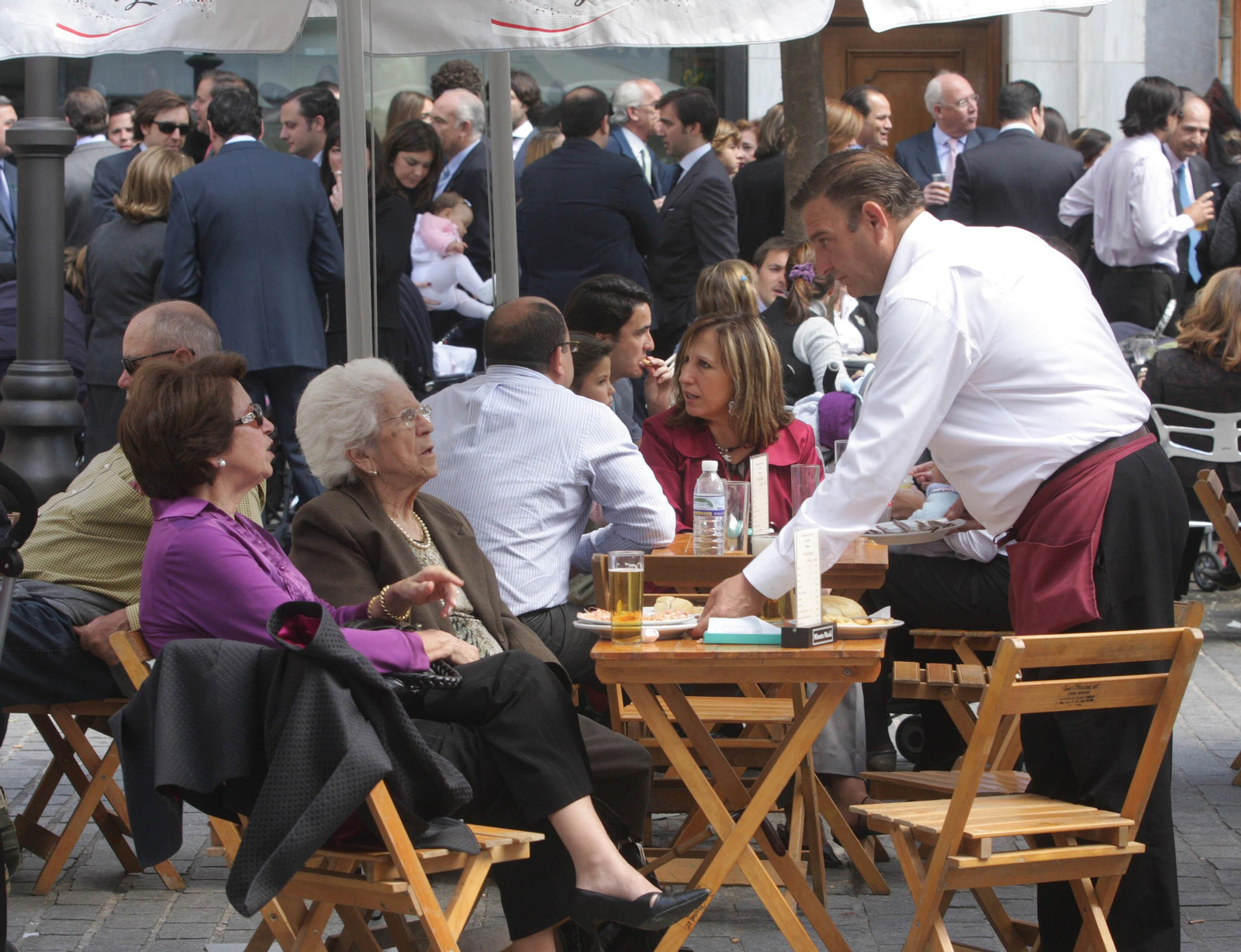 Ambiente en un bar en Semana Santa.