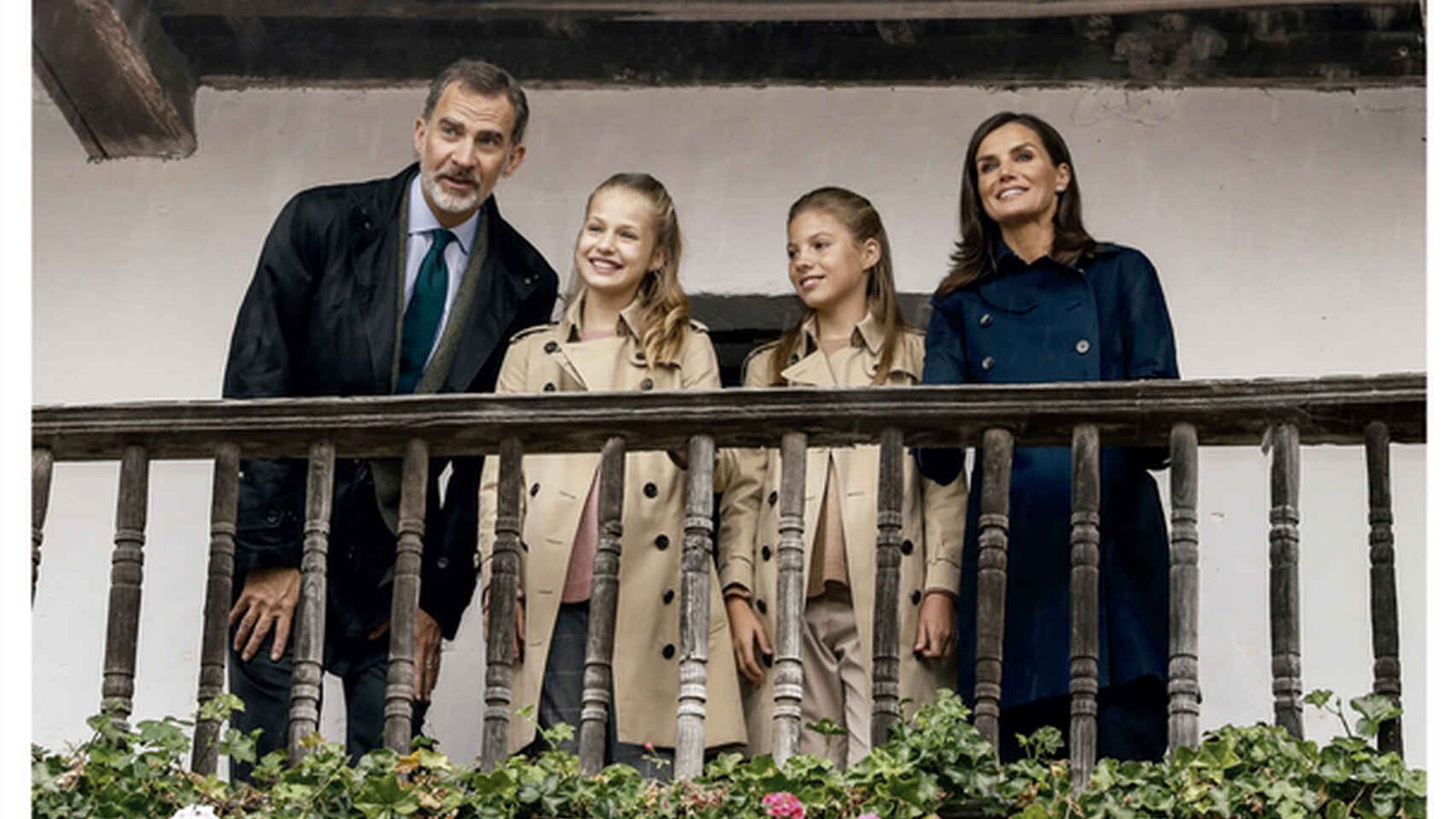 Los Reyes y sus hijas, en 2019, en el 'Pueblo Ejemplar' de Asturias de ese año.