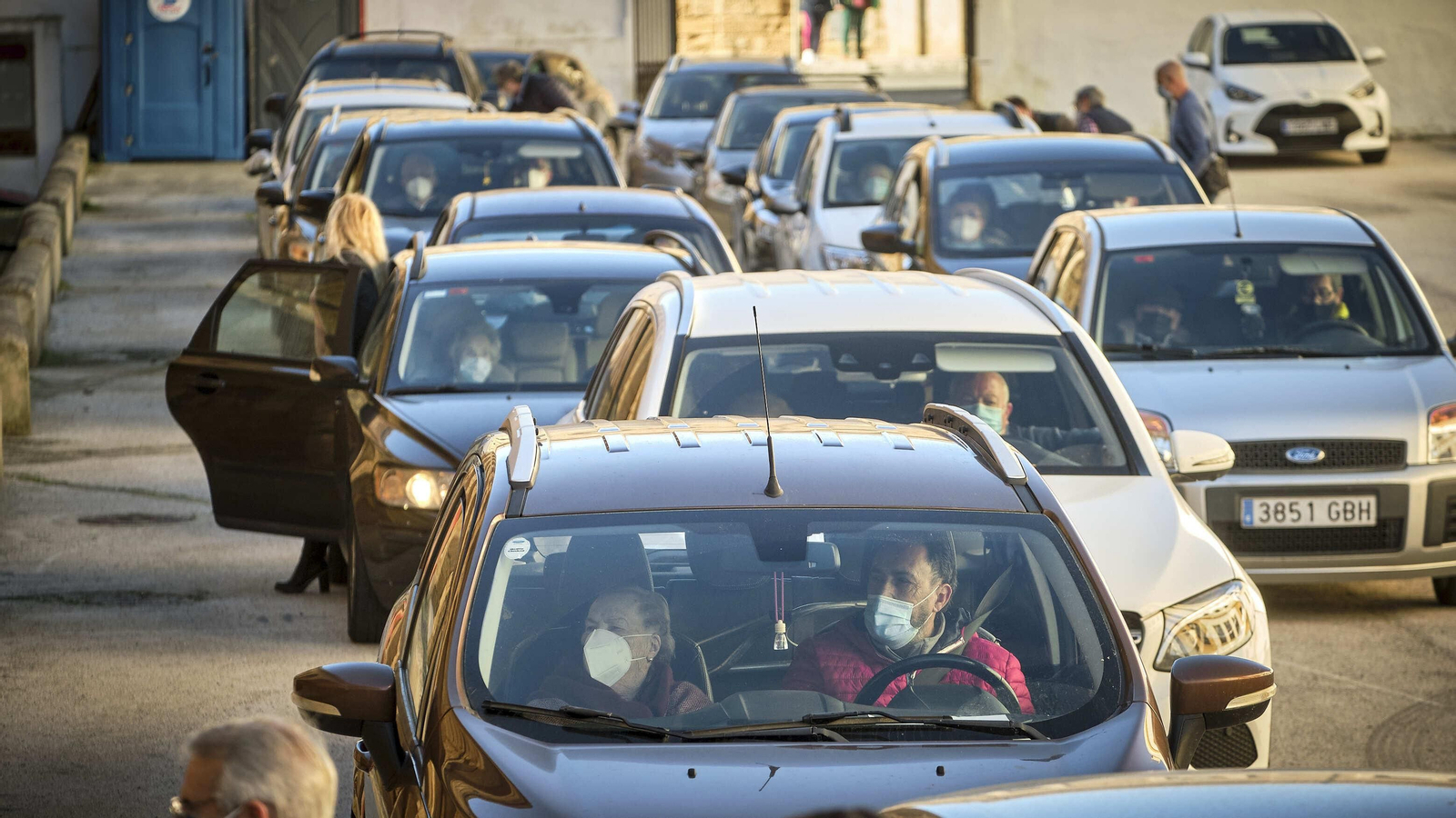 Primeros gaditanos mayores de 80 años, no ingresados en residencias de mayores, que han recibido la vacuna contra el Covid-19