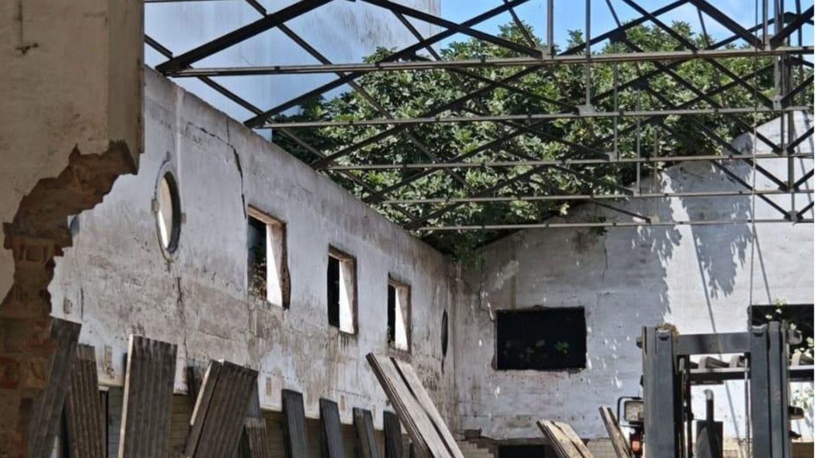 Edificio tras la retirada de la cubierta.