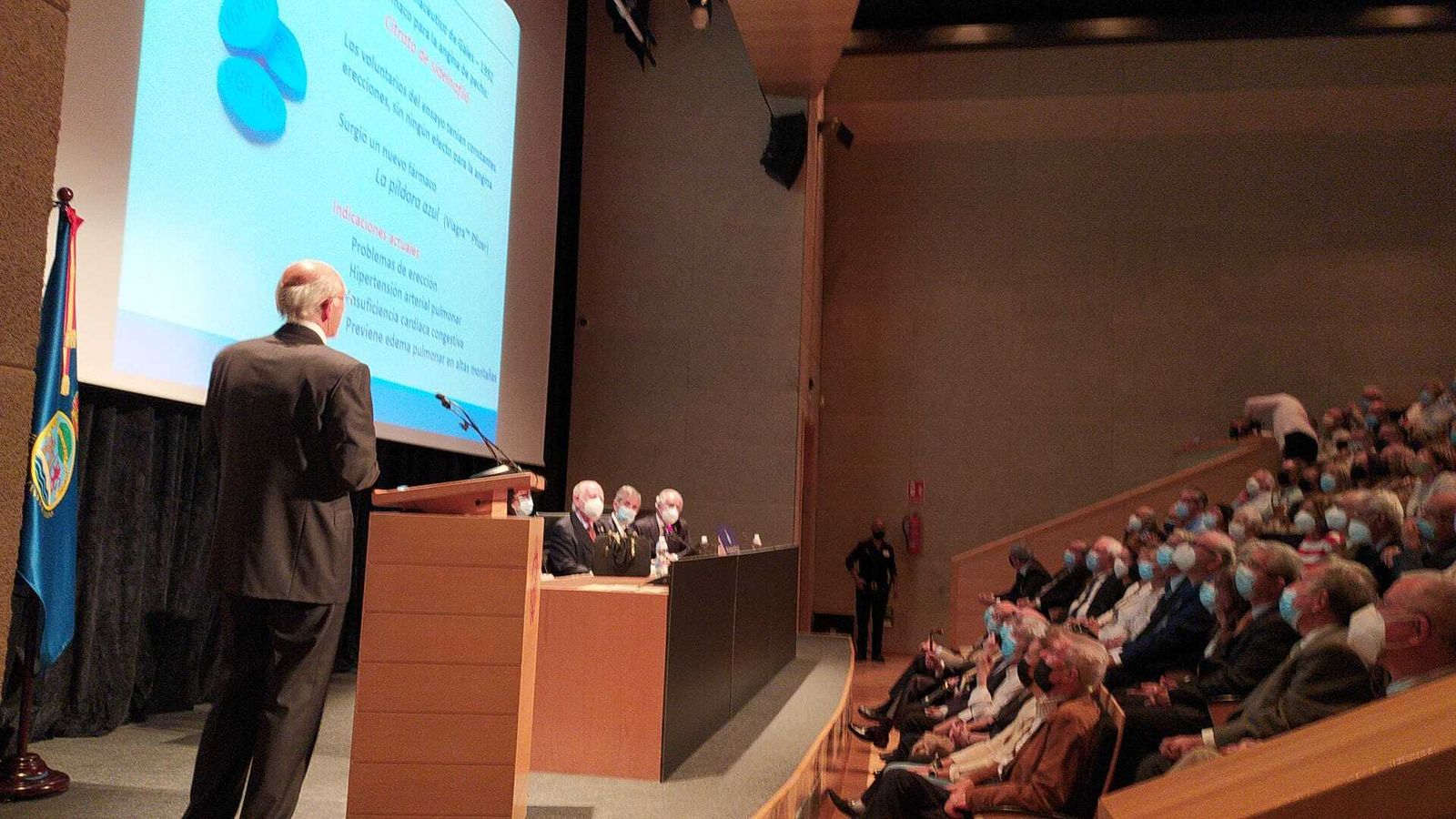 Conferencia de Revuelta Soba en el centro de congresos, última actividad de la Academia de San Romualdo.