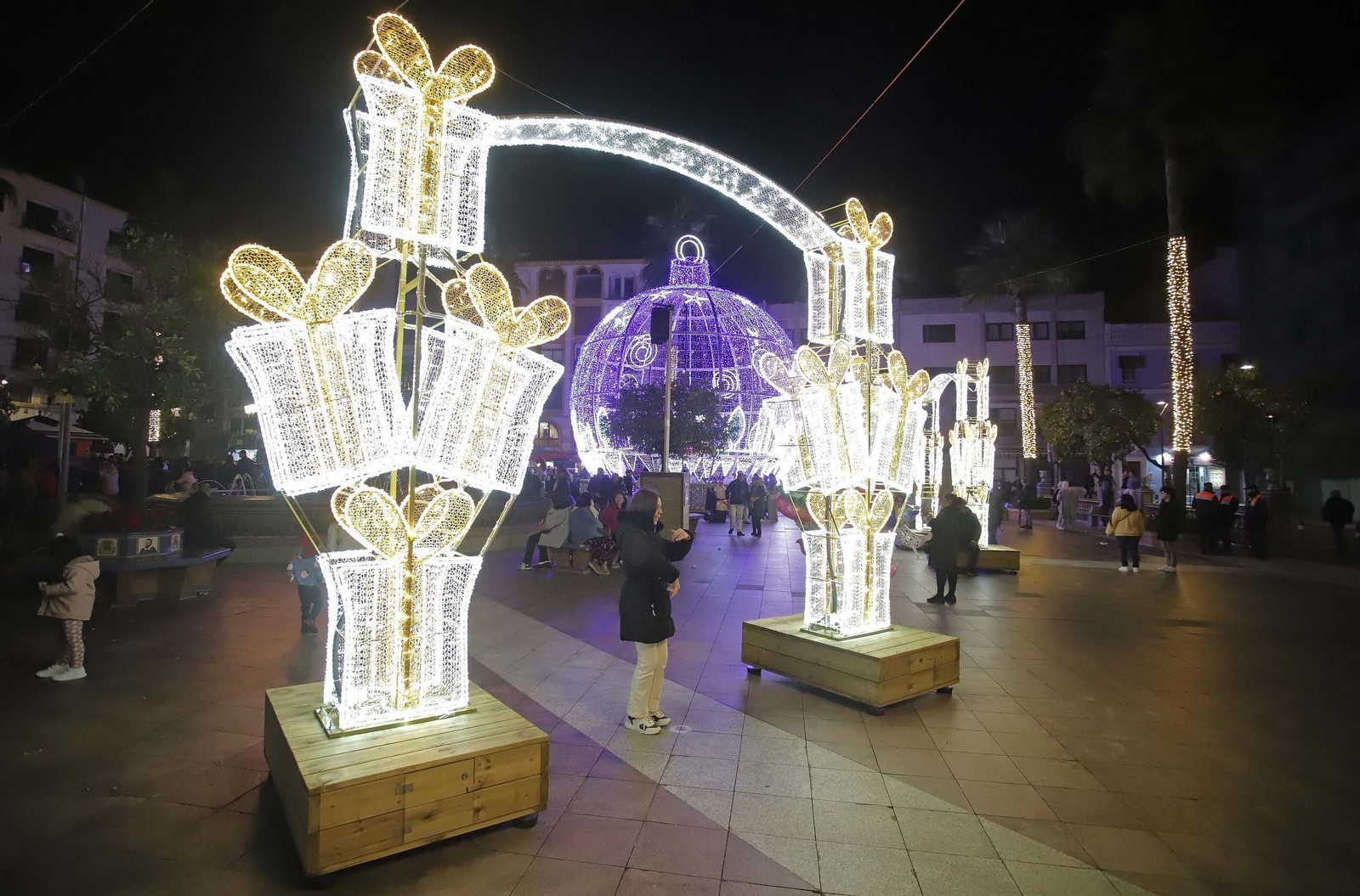 Fotos del encendido del alumbrado navideño en Algeciras