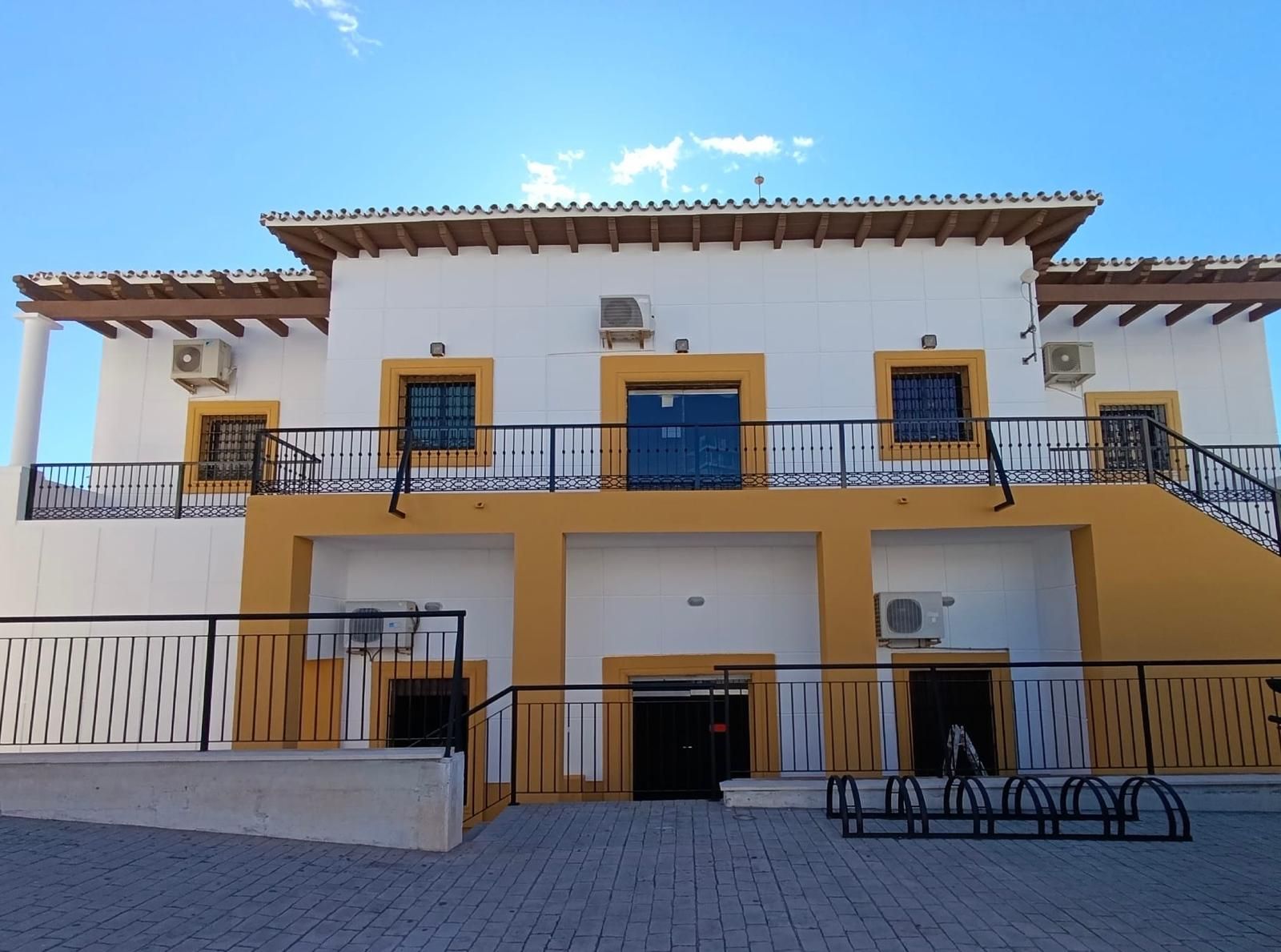 Fachada de la Casa de la Cultura de La Cala del Moral
