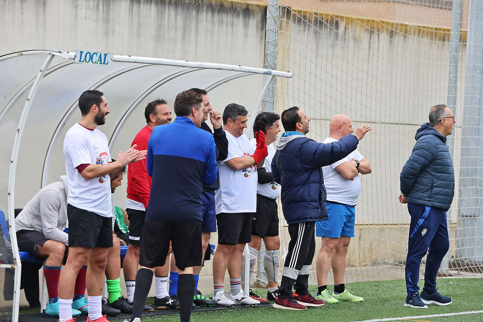 Periodistas y políticos disputan su tradicional partido navideño de fútbol