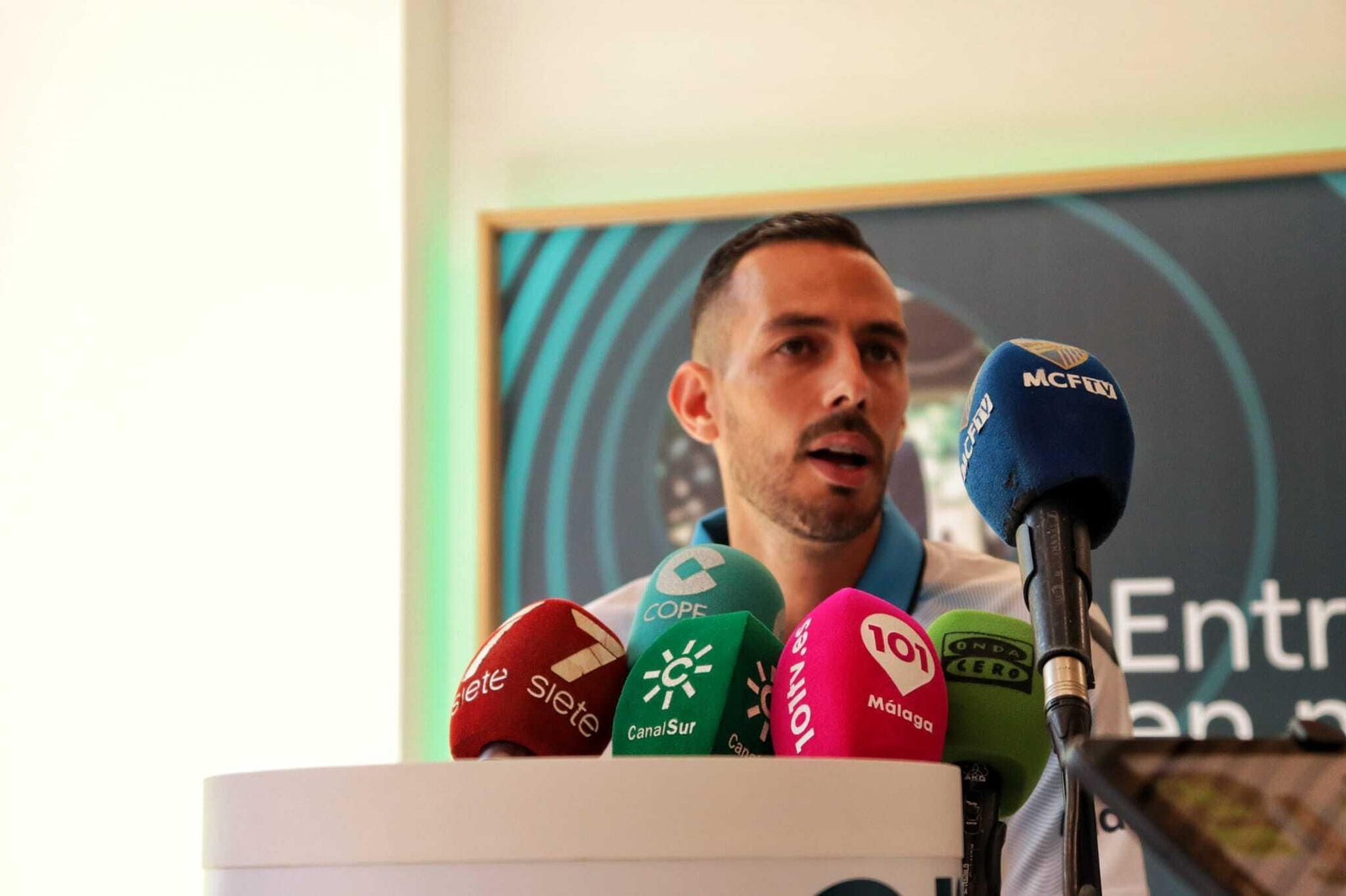 La presentación de Manu Molina como nuevo jugador del Málaga CF La presentación de Manu Molina como nuevo jugador del Málaga CF