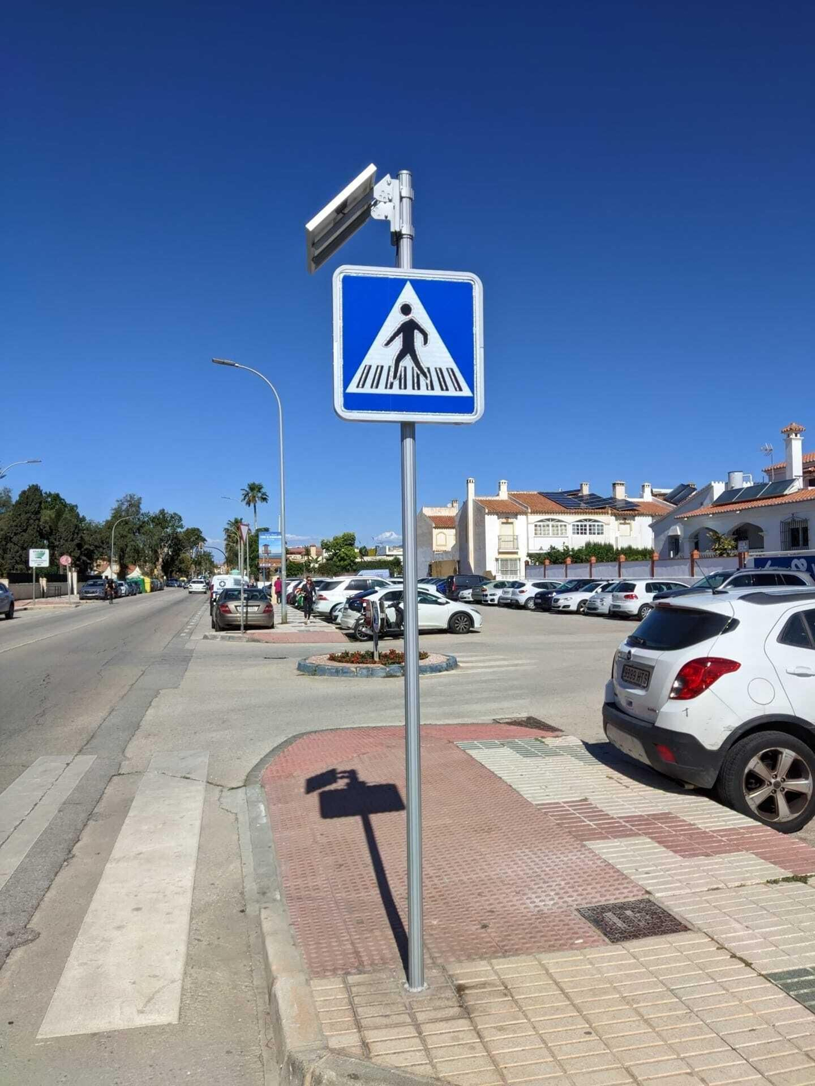 Nueva señal lumínica solar en Rincón de la Victoria