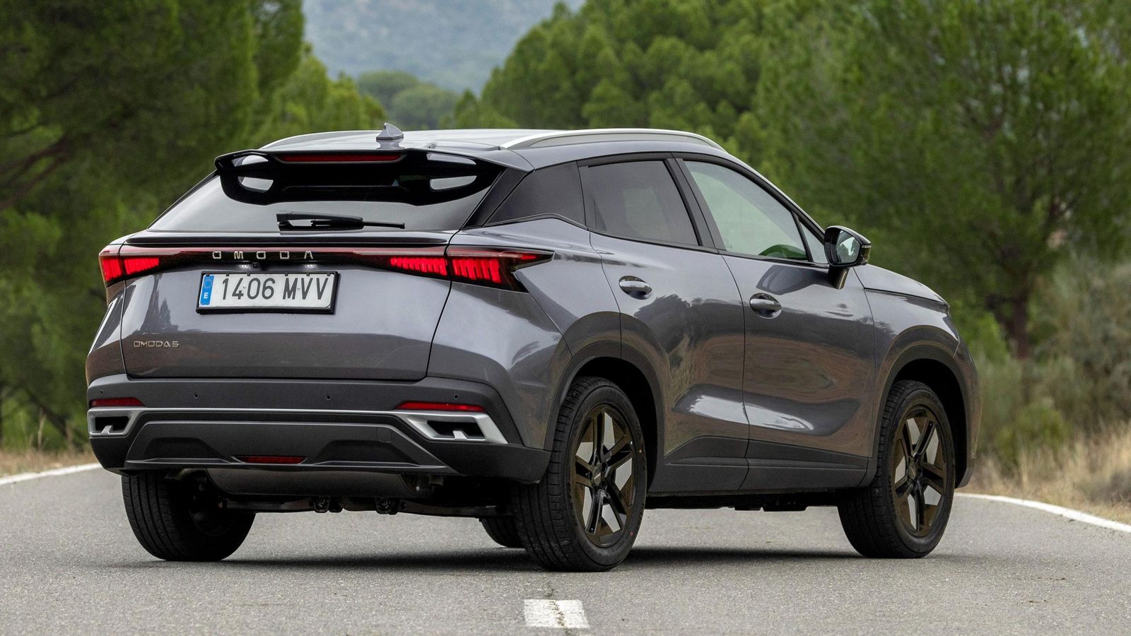 La desaparición del portón de la referencia al par del motor, el apéndice aerodinámico que llega a él o el diseño de las llantas identifican al Omoda 5 Model Year 2025. La desaparición del portón de la referencia al par del motor, el apéndice aerodinámico que llega a él o el diseño de las llantas identifican al Omoda 5 Model Year 2025.
