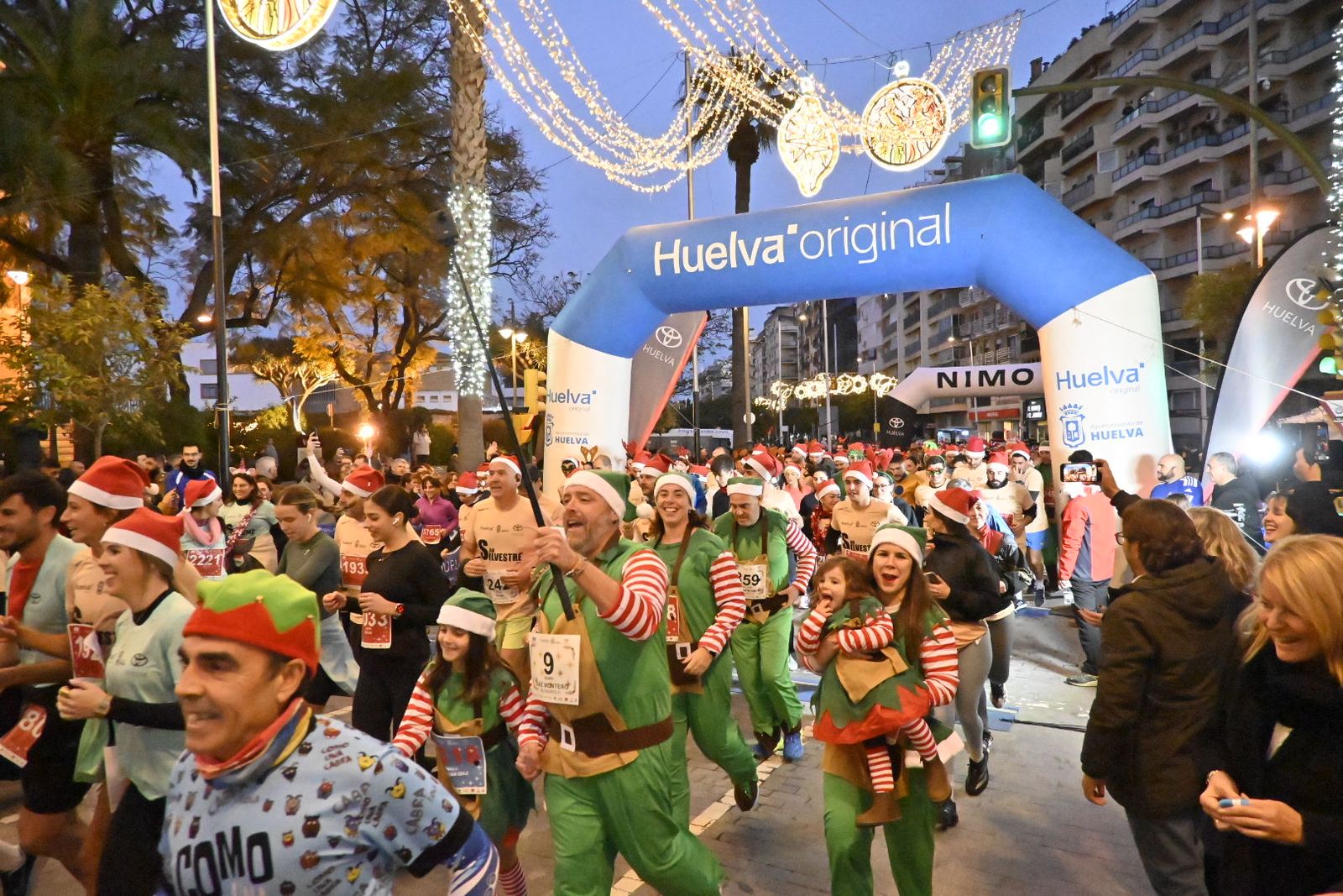 Búscate en las mejores fotografías de la San Silvestre de Huelva 2025