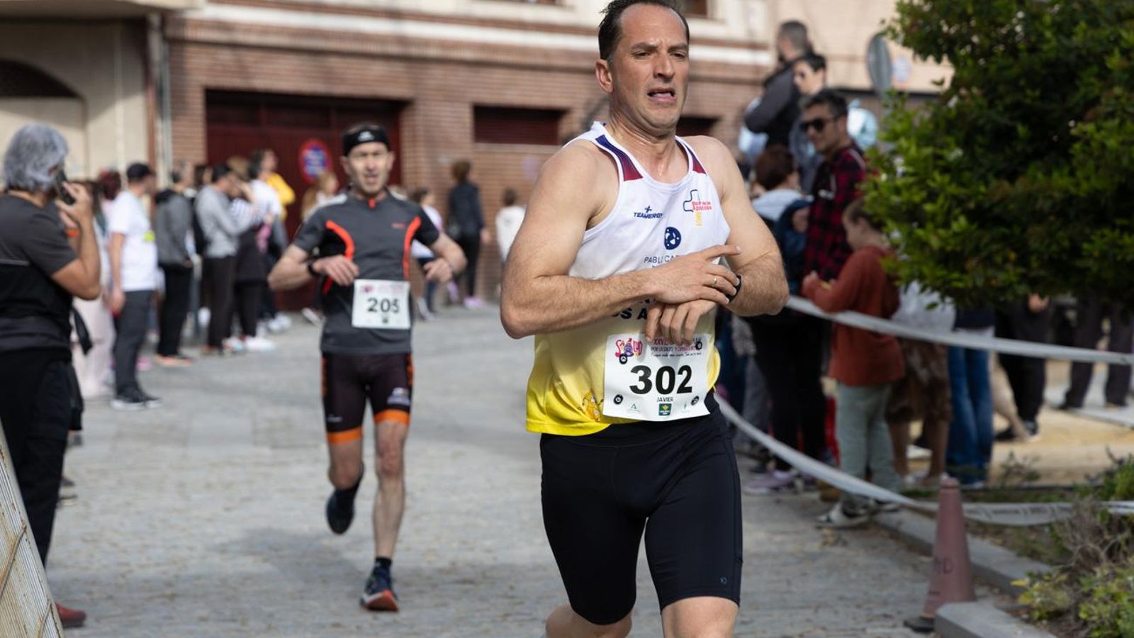 Más de 2.100 participantes corren para promover la salud en Jaén, en imágenes (1)