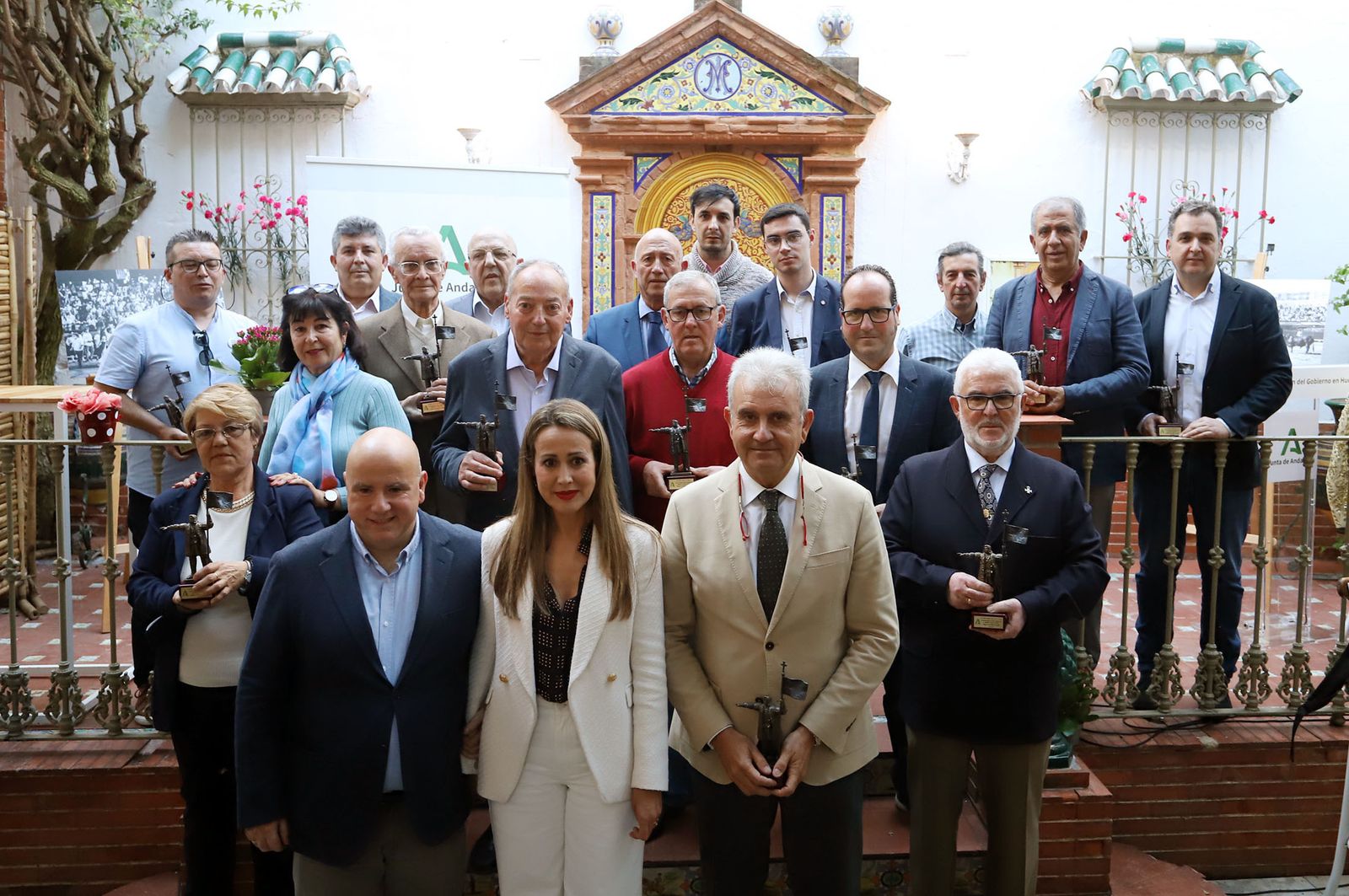 La Delegación de Gobierno en Huelva homenajea a las peñas taurinas provincia