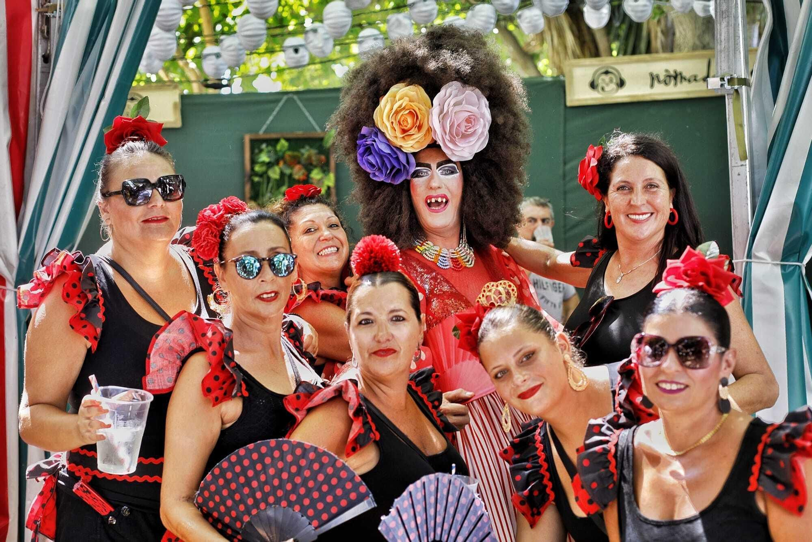Búscate en las imágenes del Día de la Mujer de la Feria del Carmen de San Fernando