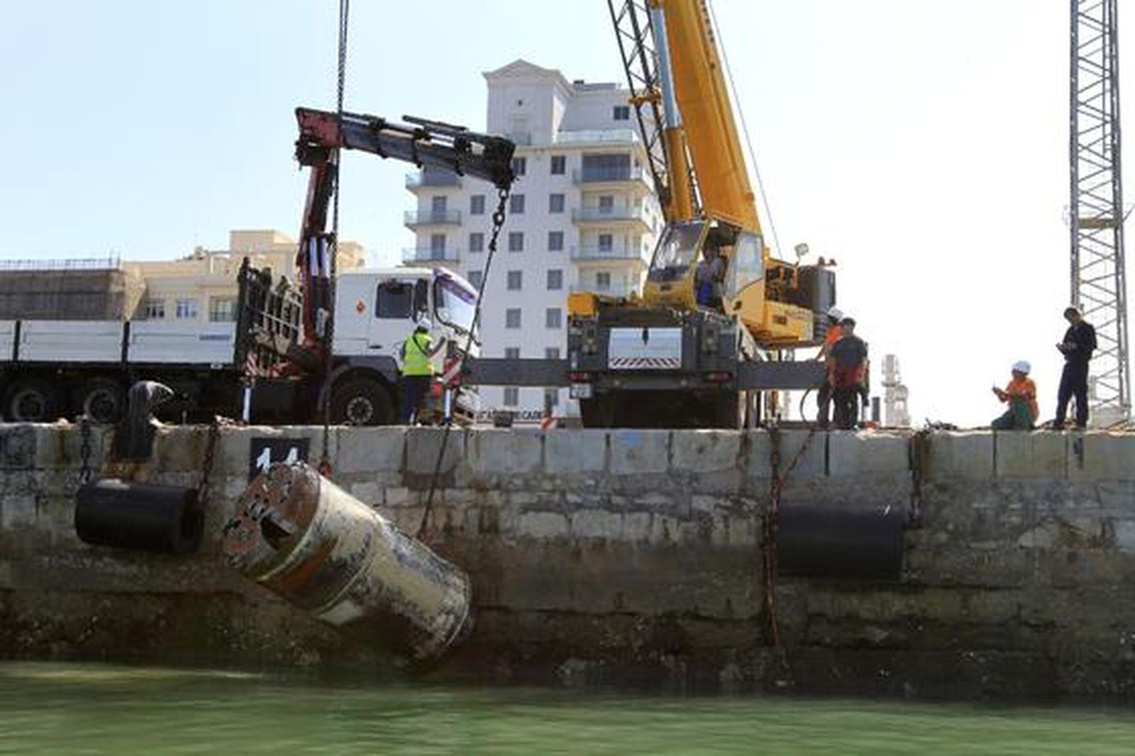 La construcción del aliviadero de pluviales en la plaza de San Juan de Dios culmina su primera fase.

Foto: Almudena Torres