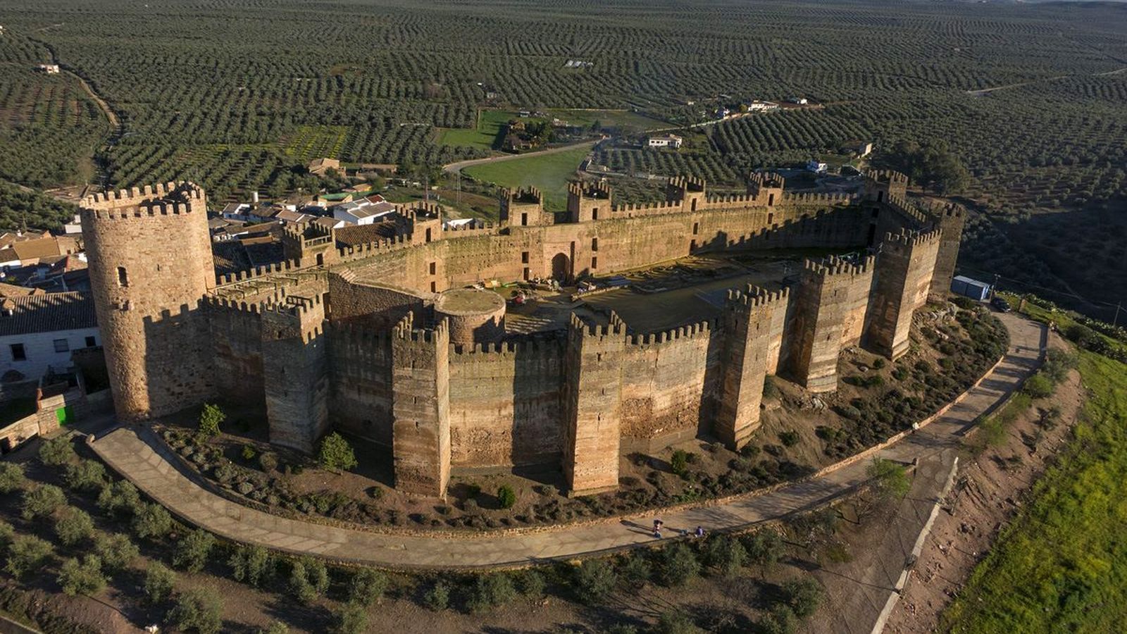 La conocida como "fortaleza de los siete reyes" es una de las visitas más recomendadas a los castillos de Jaén.