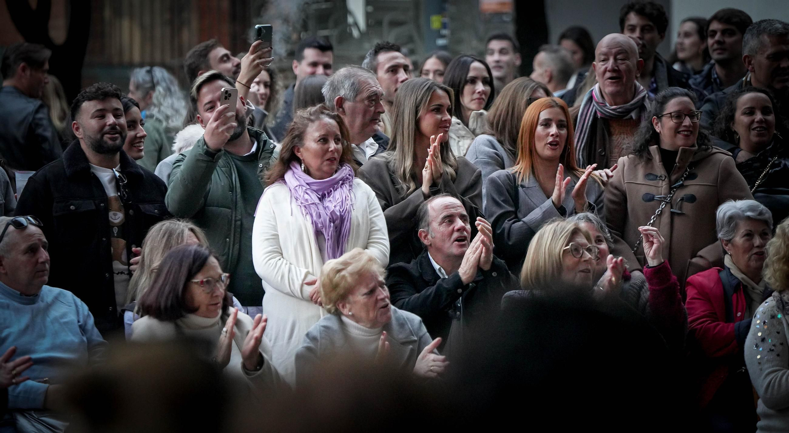 Imágenes del gran ambiente el primer día de zambombas en Jerez