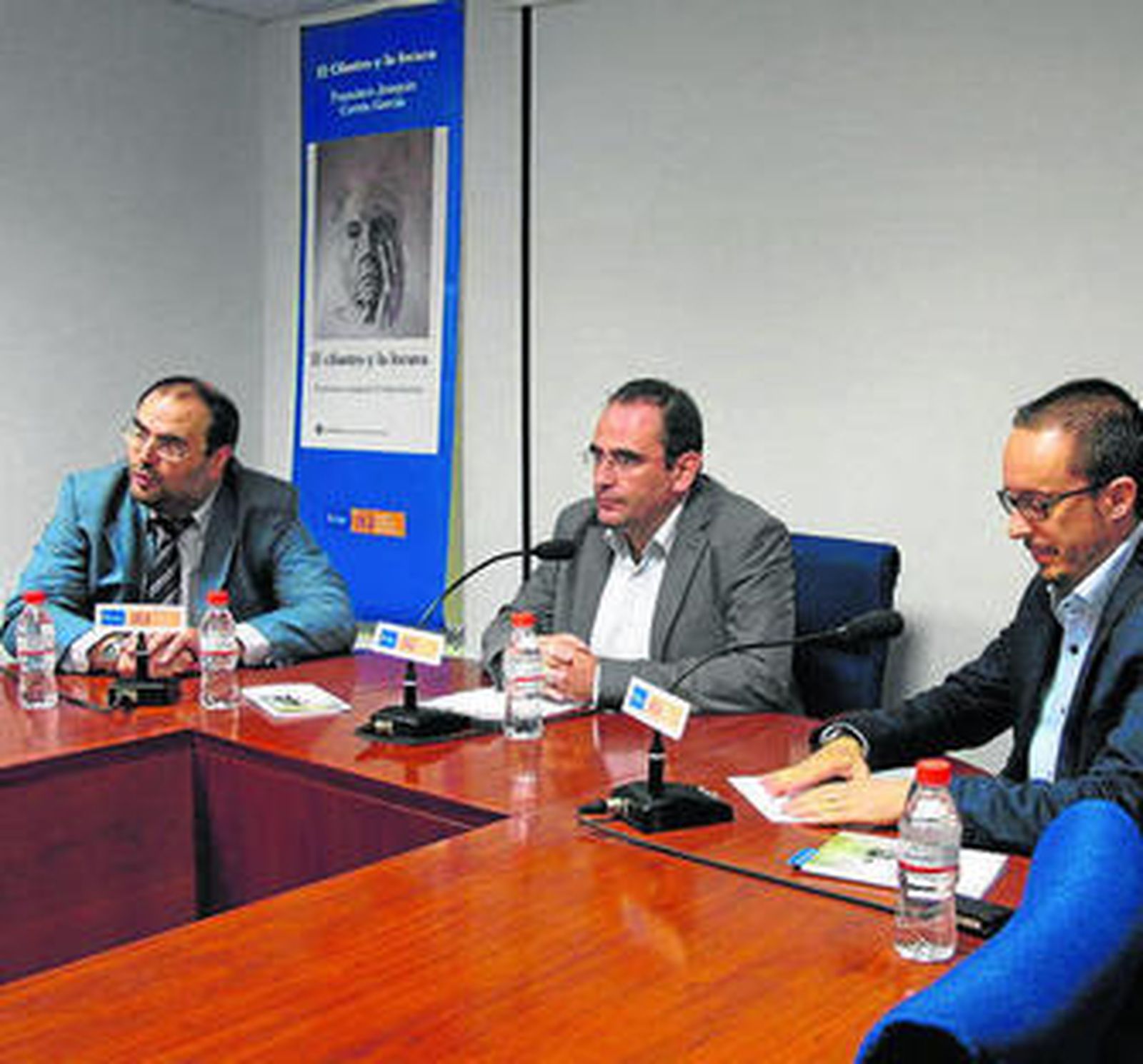 Francisco Joaquín Cortés entre Rafael L. Aguilera y Rodrigo A. Borrega.