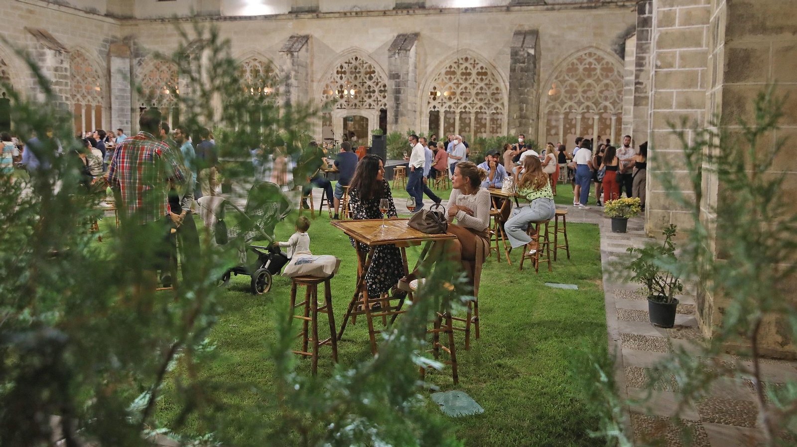 Se inaugura 'De Copa en Copa' en los Claustros y comienzan en el Alcázar las 'Catas Magistrales' con los vinos de Lustau