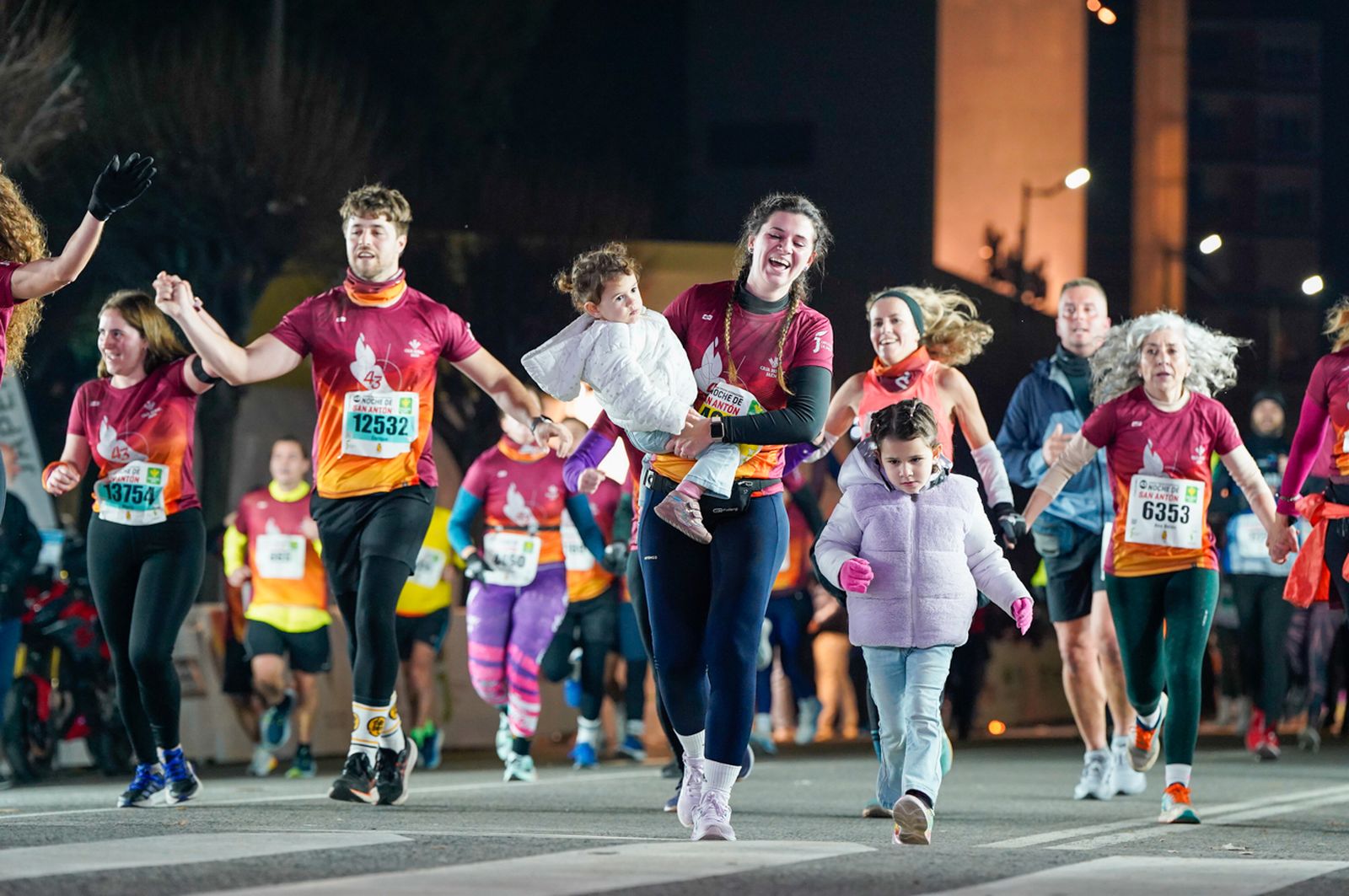 En imágenes: búscate en tu llegada a meta de la Carrera de San Antón 2026 (20)
