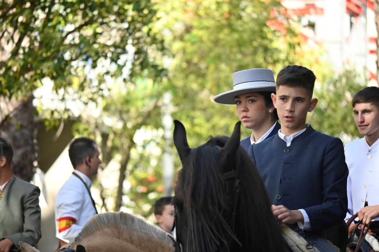 Imágenes de los peregrinos de la Hermandad de Emigrantes en su salida por las calles de Huelva