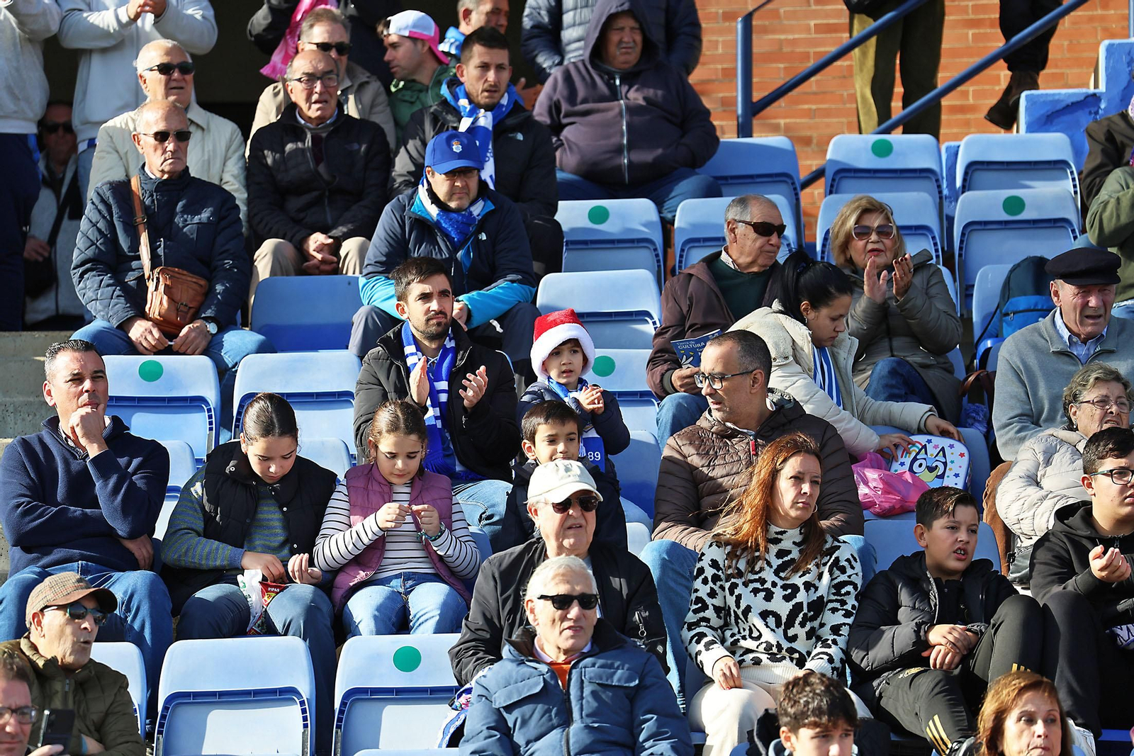 Búscate en las gradas en el Nuevo Colombino en el Recreativo de Huelva - Atlético Antoniano