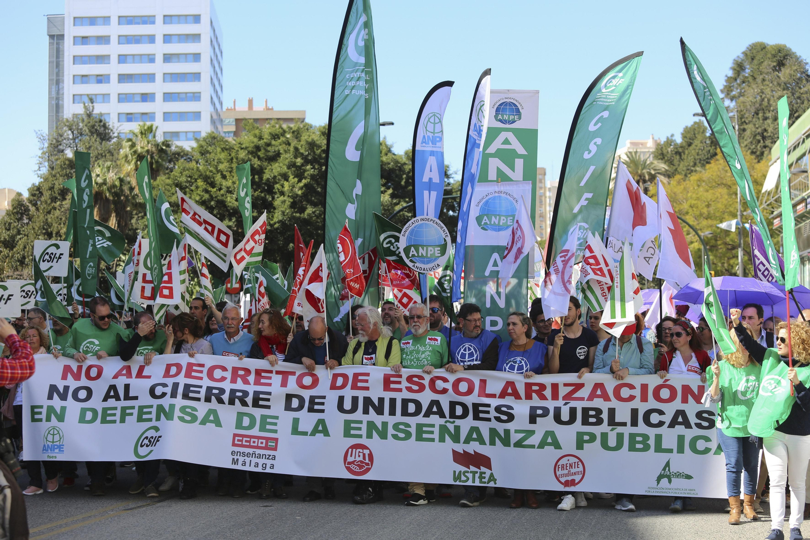 La manifestación por la huelga educativa en Málaga, en fotos