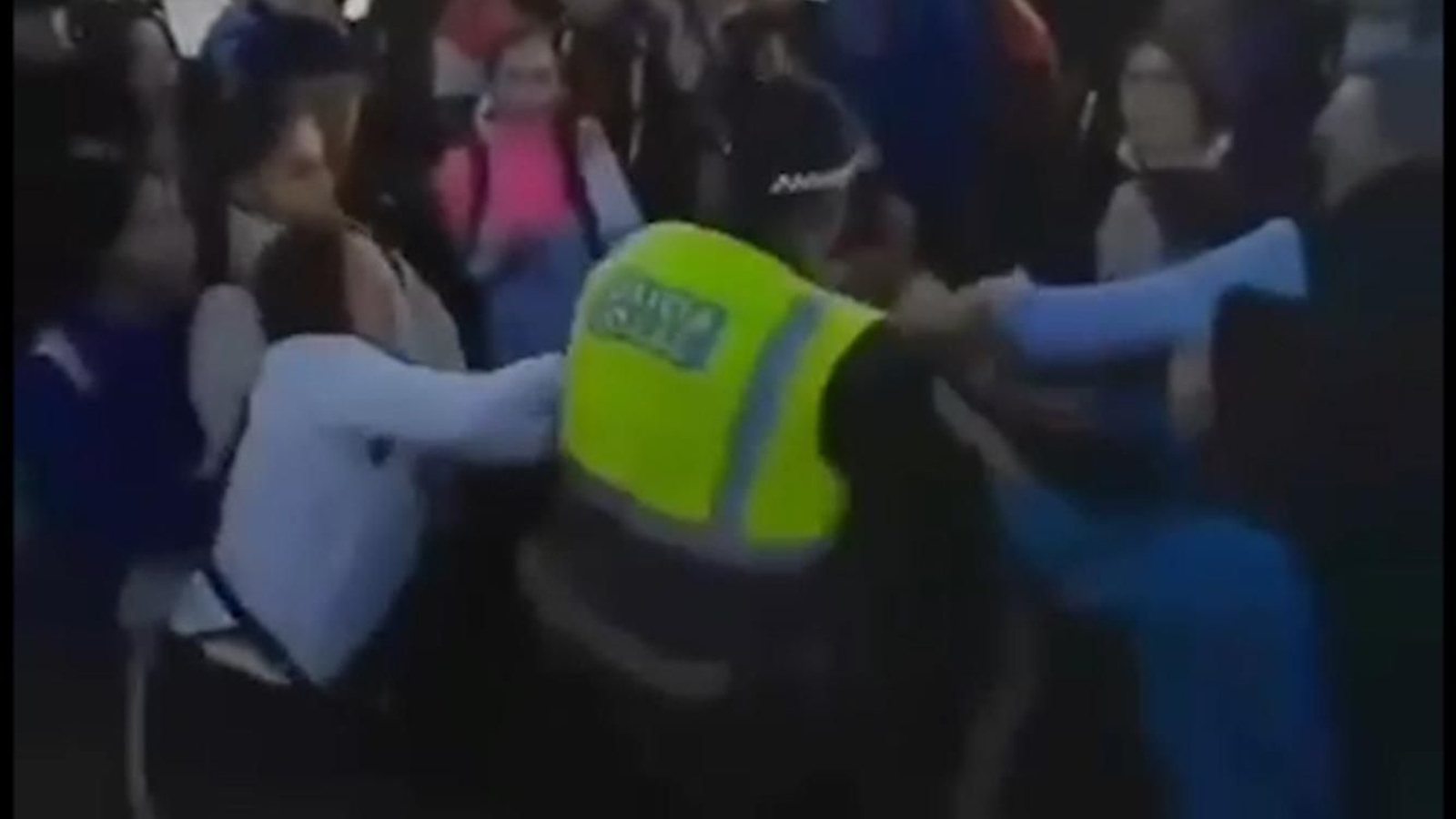 Detenidos padre e hijo por agredir a un policía local en Cuevas del Almanzora