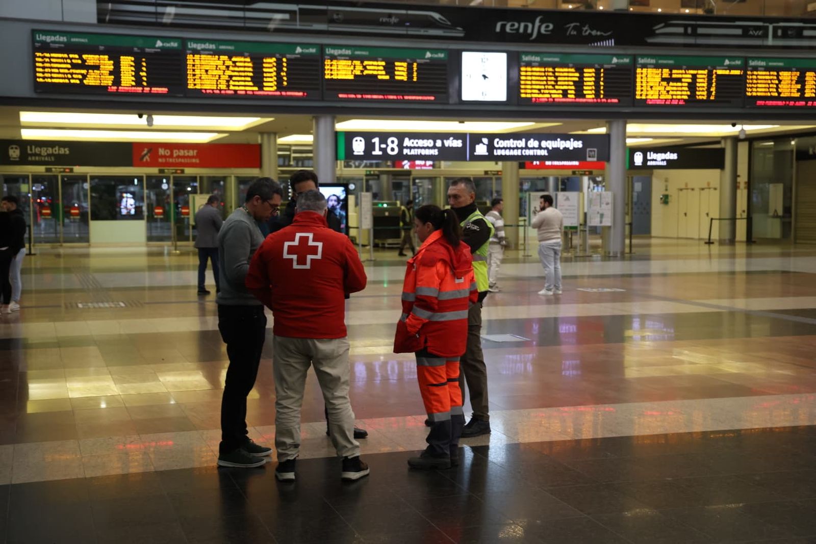 La estación de trenes María Zambrano de Málaga, este domingo por la noche.