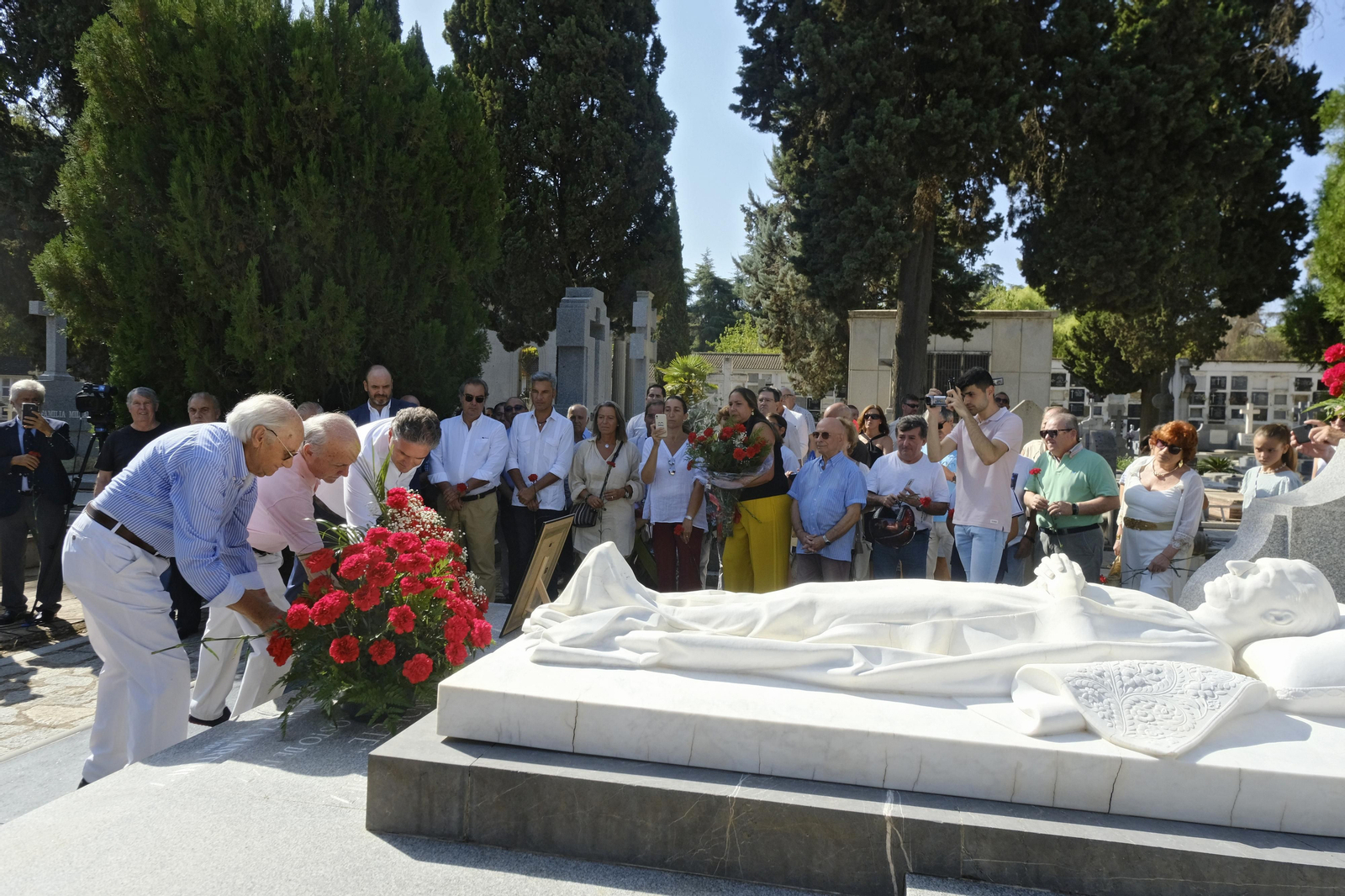 Córdoba recuerda a Manolete en el 75 aniversario de su muerte, en imágenes