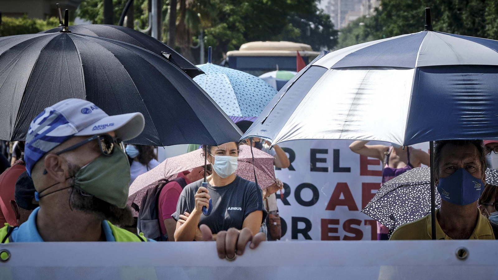 Manifestación de trabajadores de Airbus y sus familiares en defensas de sus empleos.