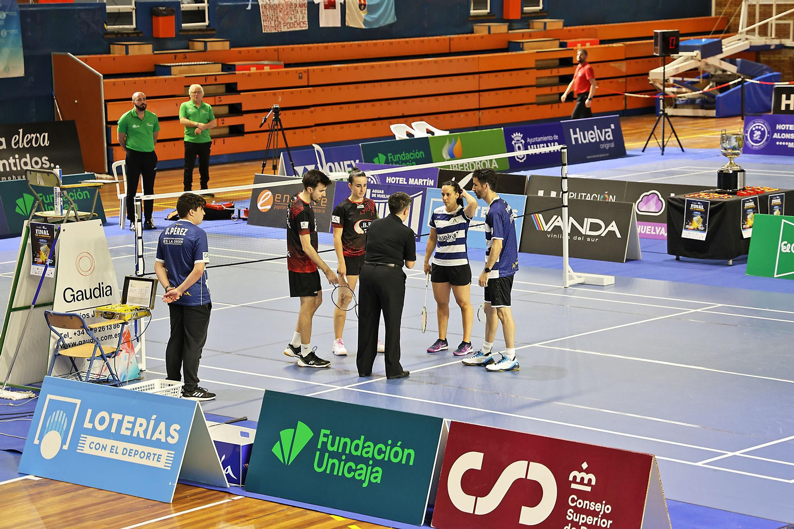 Imágenes de la final de liga de bádminton entre el IES La Orden y La RInconada